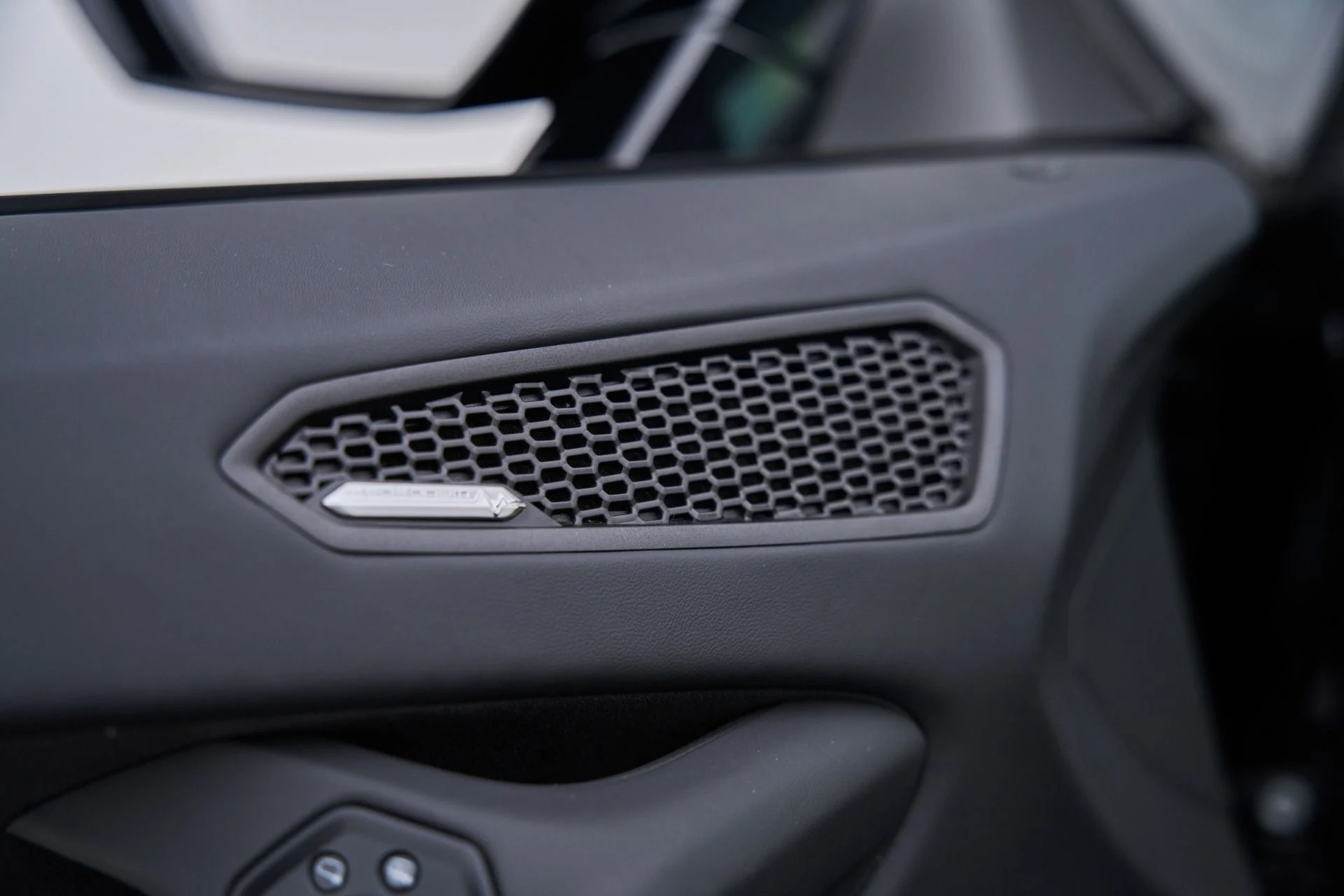 mph049_3024676640_Used_2024_Lamborghini_Huracan_1793135596_86f00f4f98
