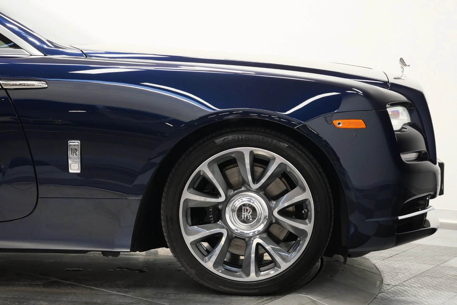 mph049_3027197723_Used_2019_Rolls_Royce_Wraith_The_Wraith_Package_Starlight_Headliner_Surround_Cameras_1773246282_b3f0f4d799