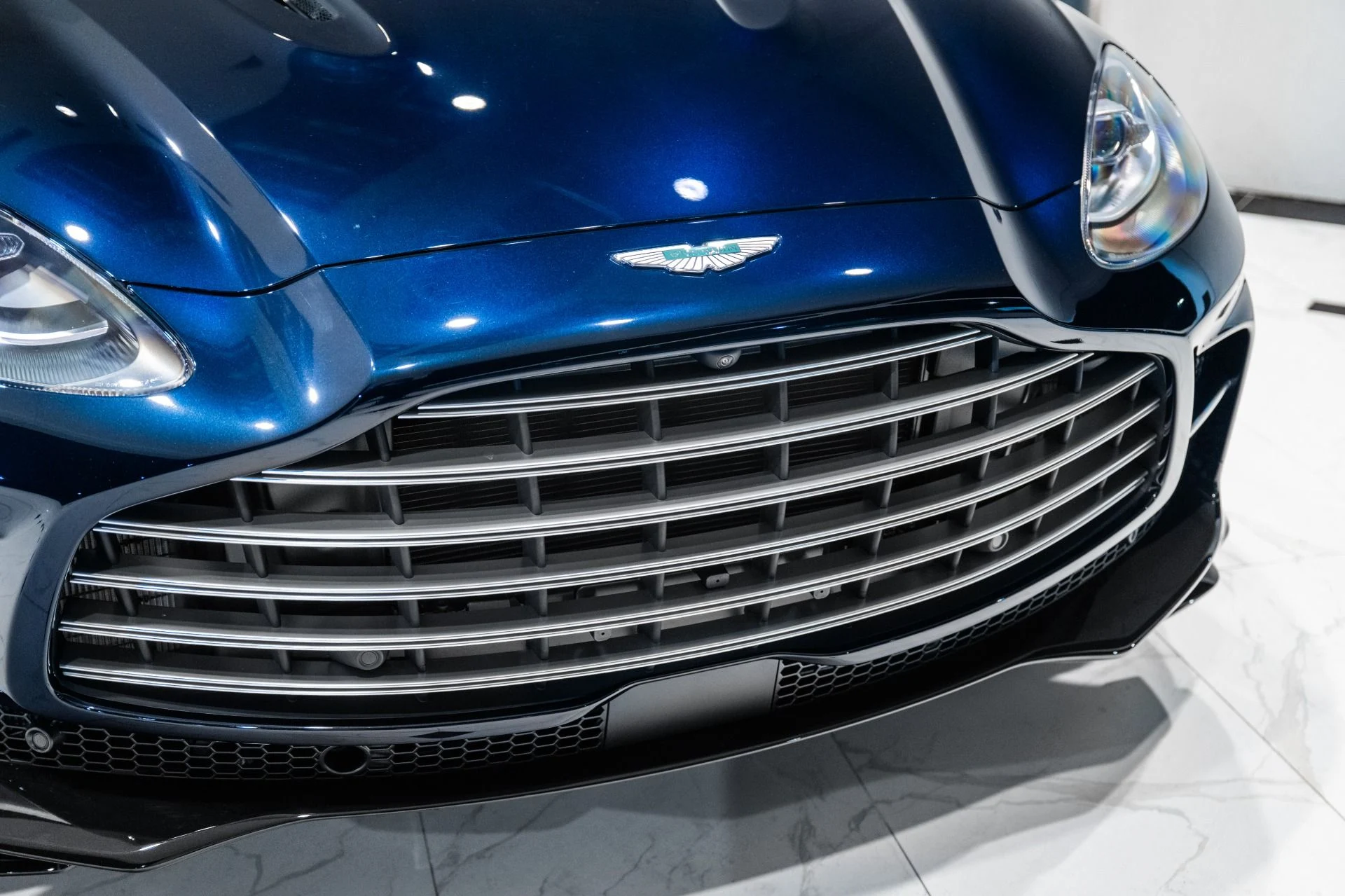 mph049_3033942016_New_2026_Aston_Martin_DBX_707_1765214112_7ea14aae59