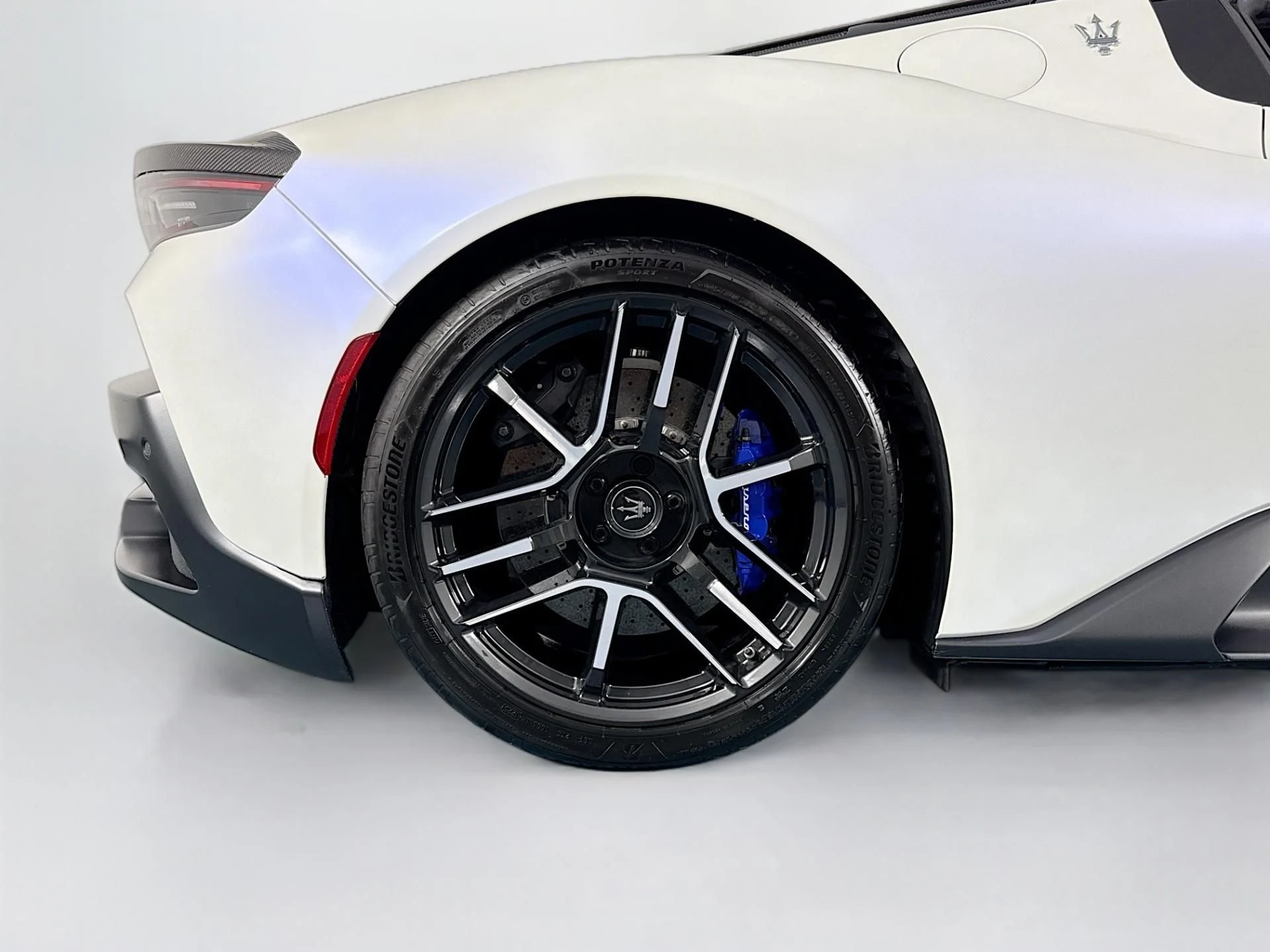 mph049_303792965_Used_2023_Maserati_MC_20_1784665848_8a3dce07f3