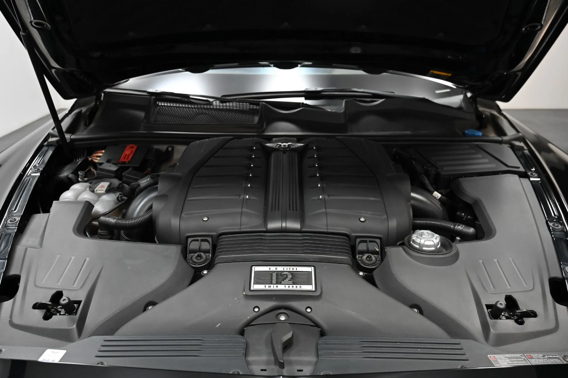 mph049_3038394369_Used_2018_Bentley_Bentayga_W12_1759788100_47c4a54b75