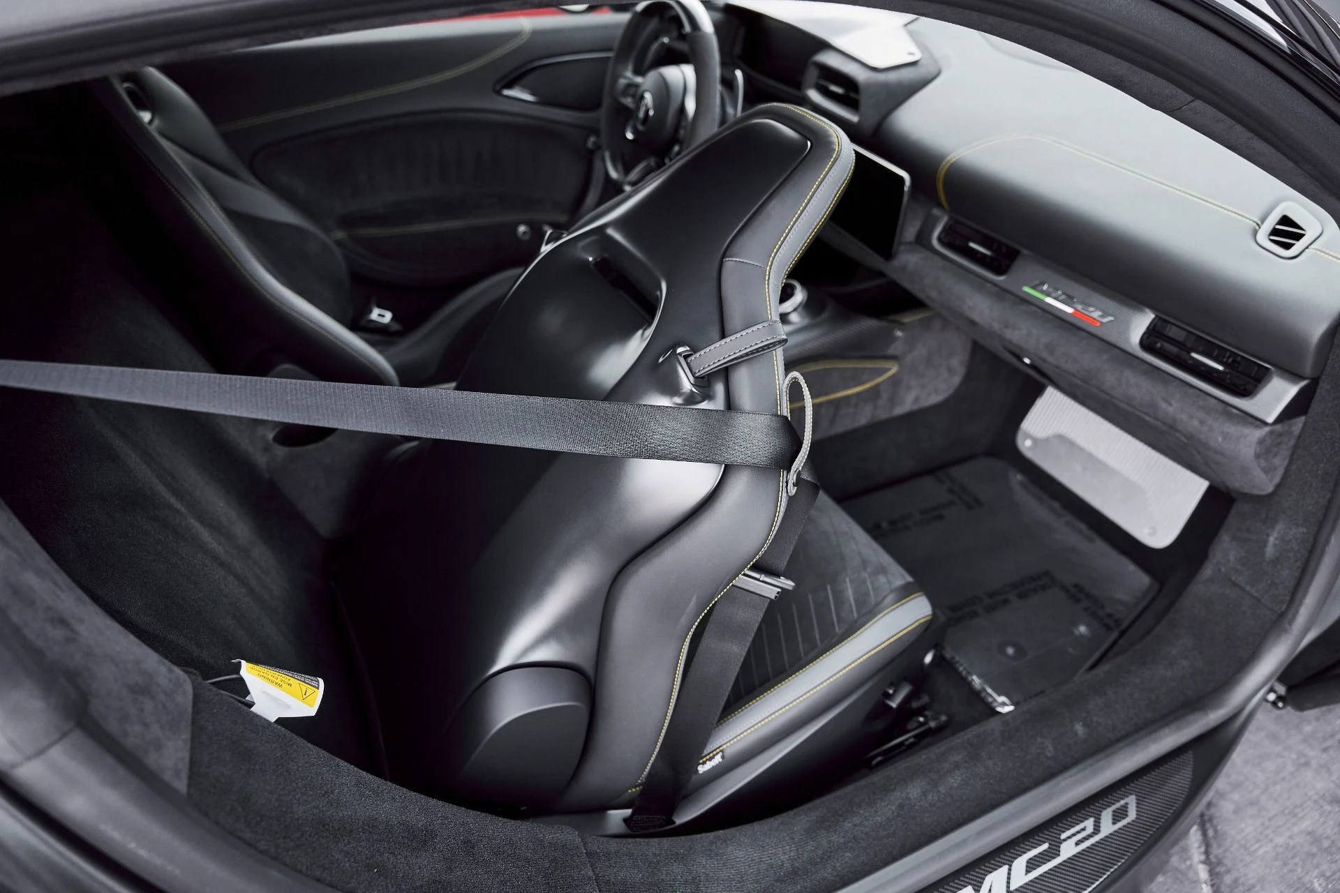 mph049_3051898978_Used_2024_Maserati_MC_20_Base_1772679301_81d335ac4a