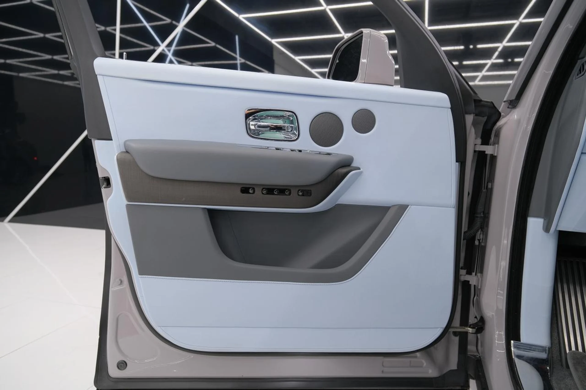 mph049_3055268513_467274a0229910598c372ae889a48bc2_ab6830e057