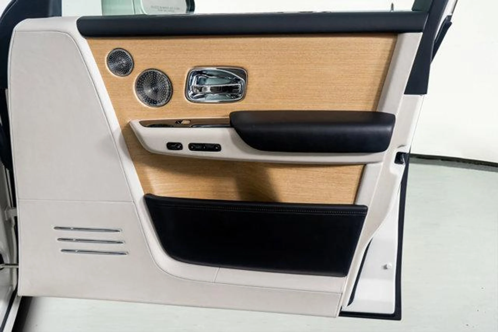 mph049_3056455625_7_QG_mu_Ddz_GPYS_9_AFB_Ex_Tt_Zu_No_GM_339e63ab1d