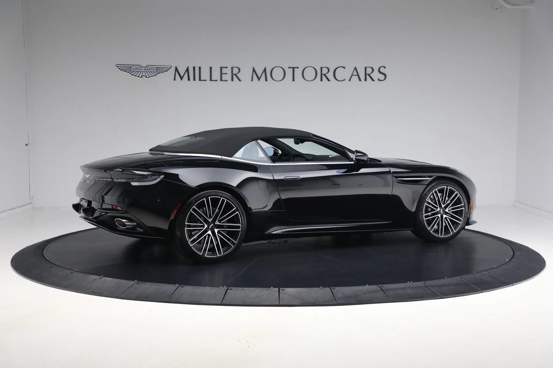 mph049_3064335415_New_2025_Aston_Martin_DB_12_Volante_4ea12a80f6