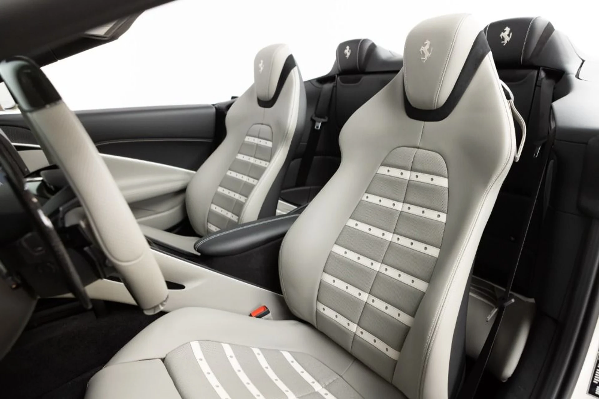 mph049_307712092_Used_2024_Ferrari_Roma_Spider_5738d8b2d2