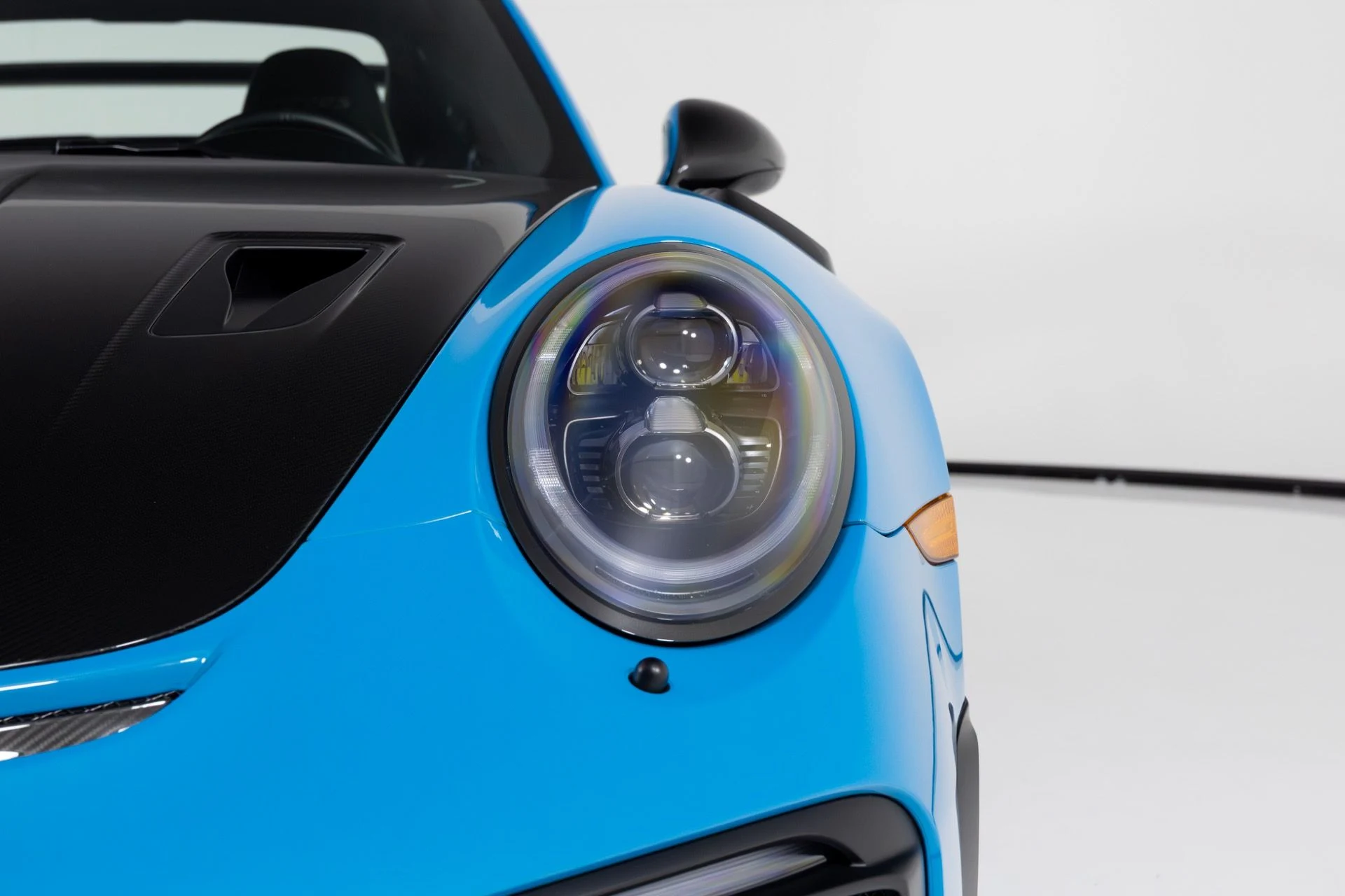 mph049_3082957714_Used_2018_Porsche_911_GT_2_RS_1766512611_61a51e2e8e