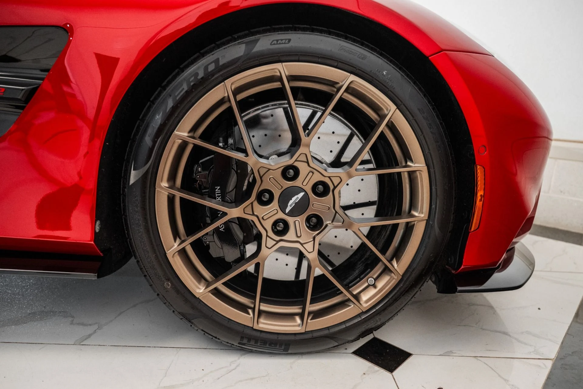 mph049_3115688245_Used_2025_Aston_Martin_Vanquish_1751746222_1615f97c37
