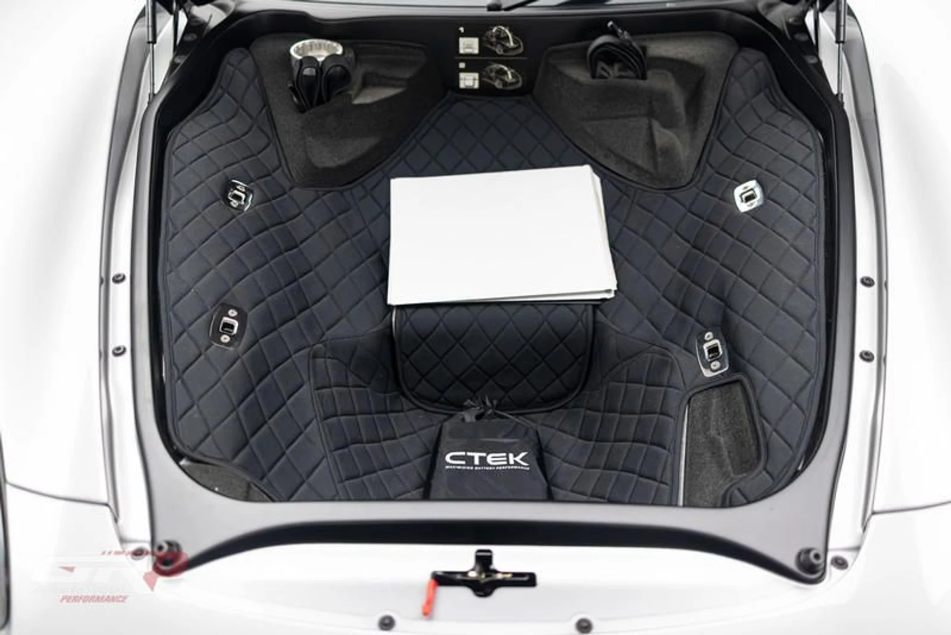 mph049_3119151361_EEC_25410_9_EF_6_4895_B2_DB_722190_E3_E142_667f42c292