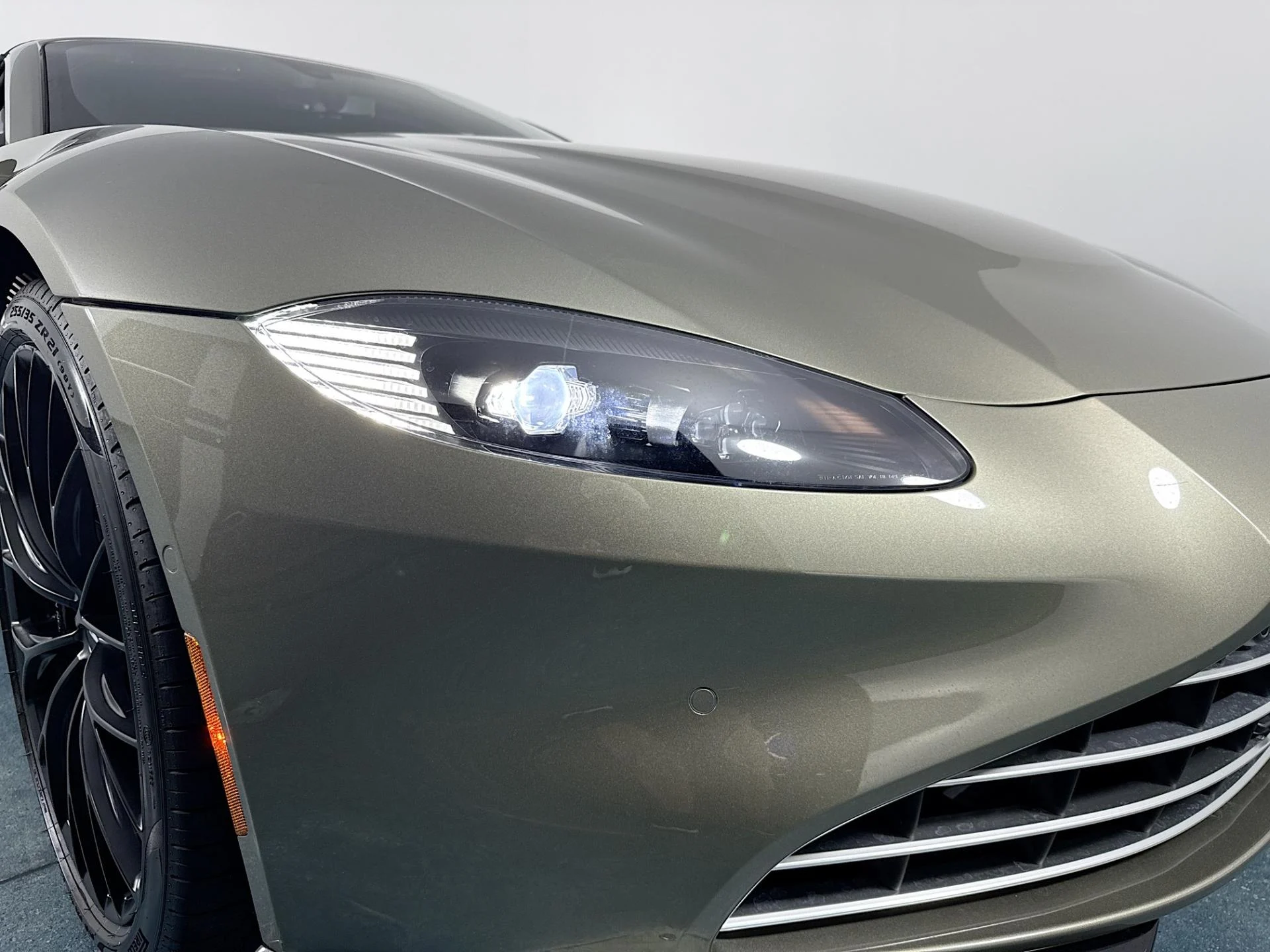 mph049_312243980_Used_2023_Aston_Martin_Vantage_V8_1783445571_eff504af23