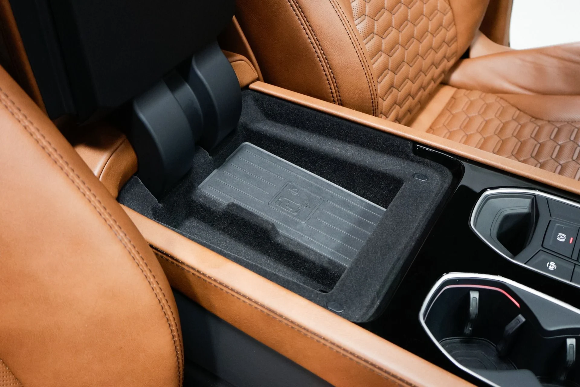 mph049_3124347209_Used_2019_Lamborghini_Urus_1760386129_f3cbe4b5d6