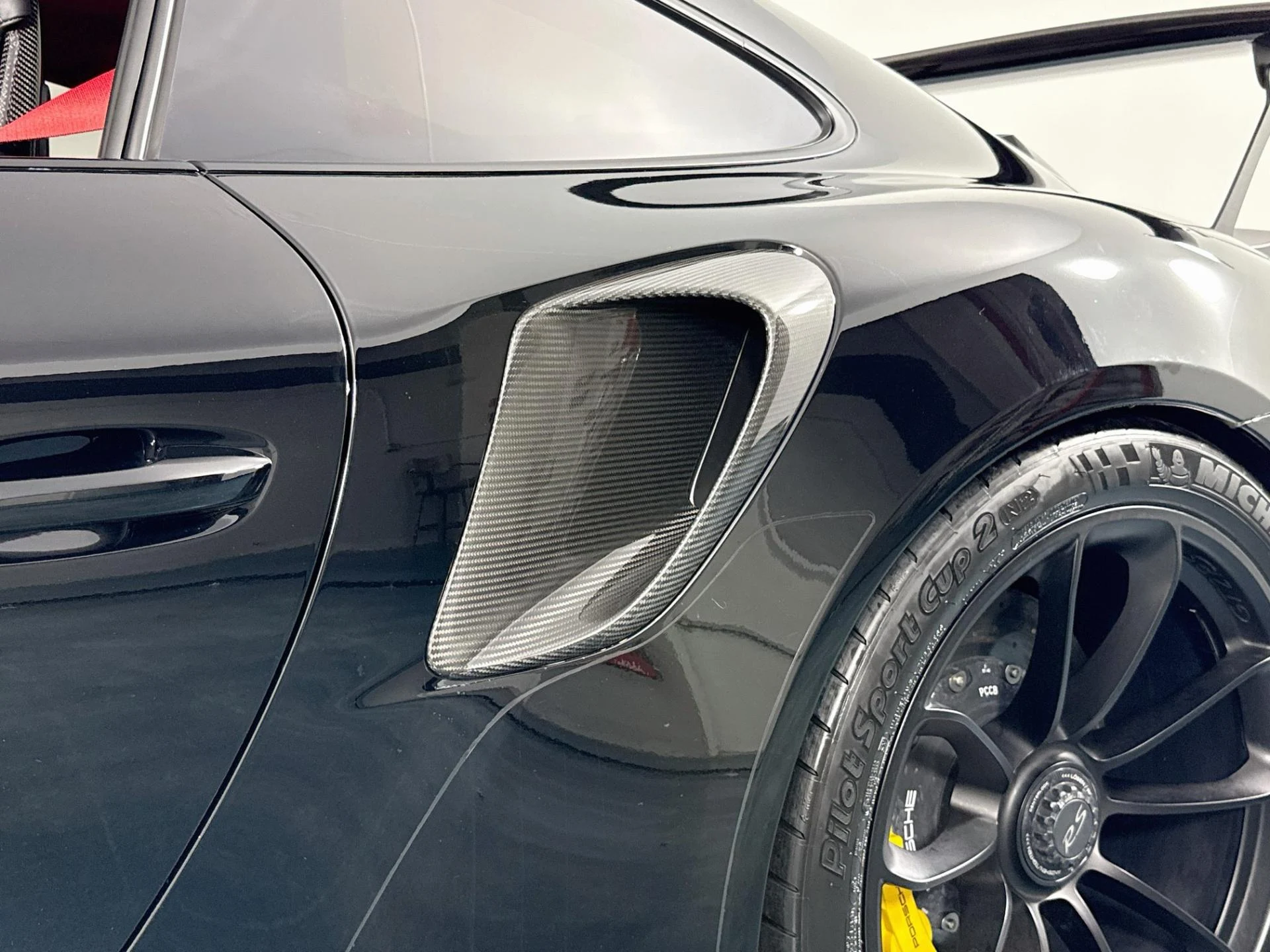 mph049_3141797716_Used_2018_Porsche_911_GT_2_RS_1785886179_2c542f438b