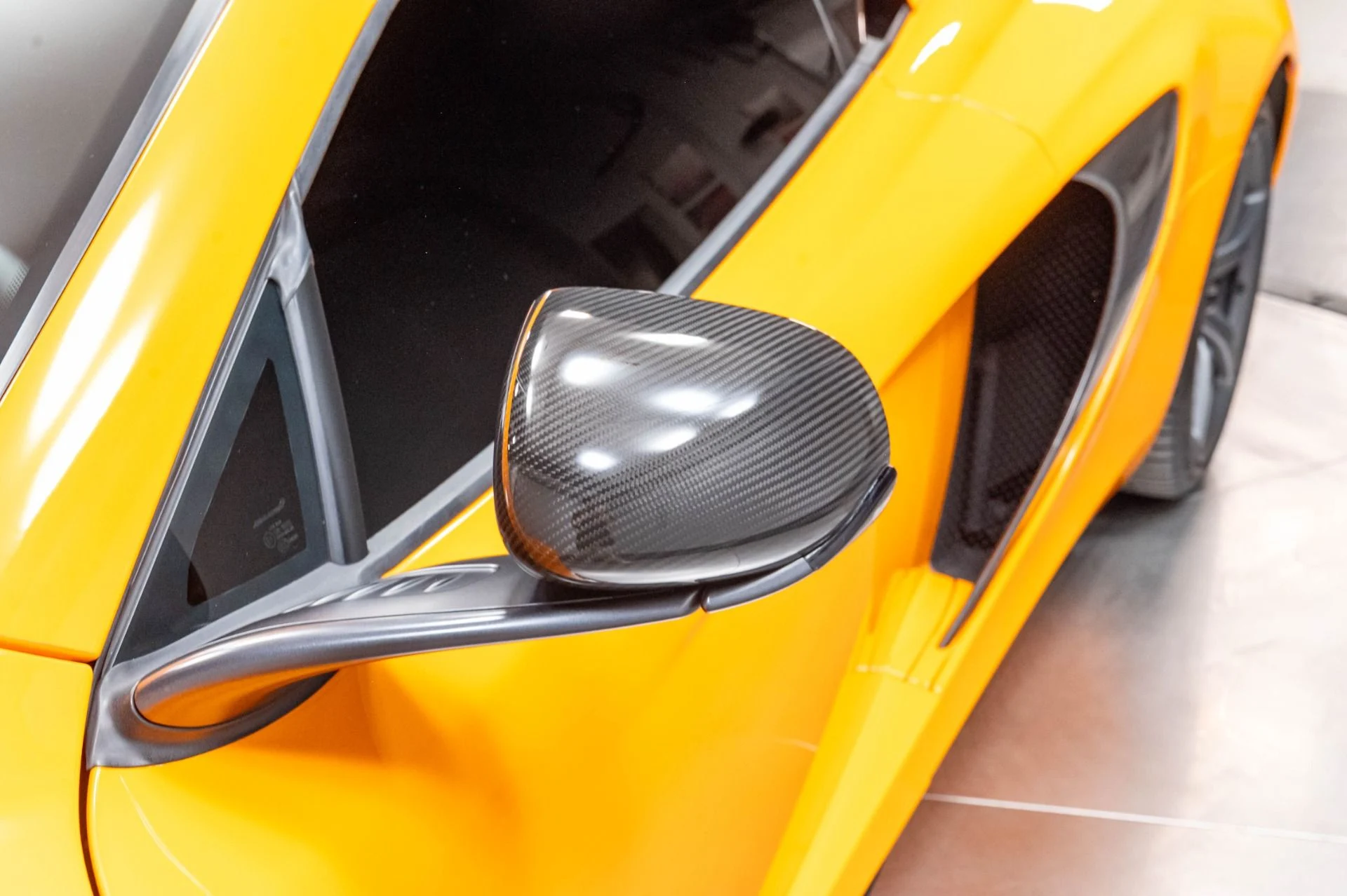 mph049_3160173918_Used_2015_Mc_Laren_650_S_Spider_1784647983_ecc4be90fc