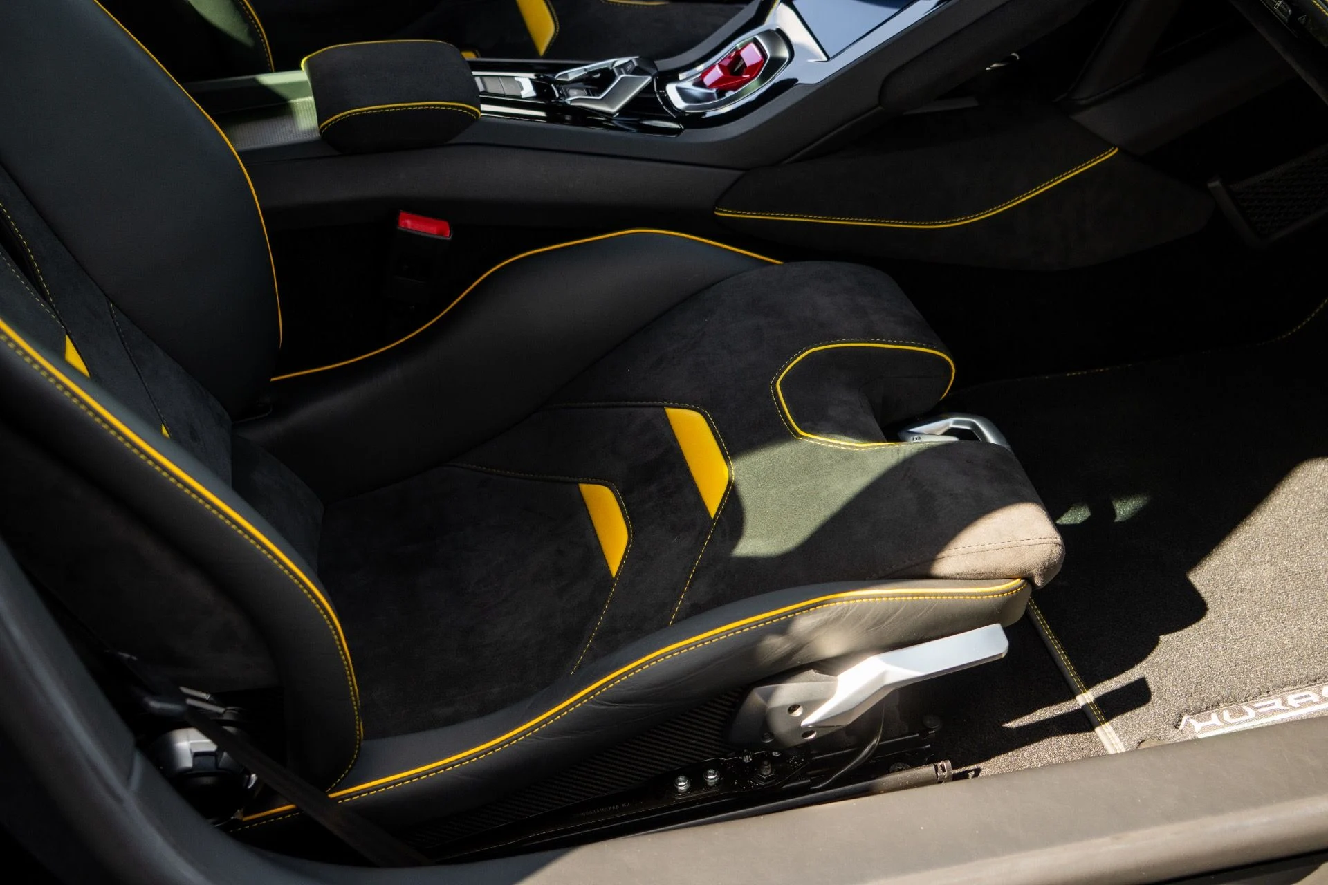 mph049_3160586813_Used_2022_Lamborghini_Huracan_EVO_1764129423_a3670200f7