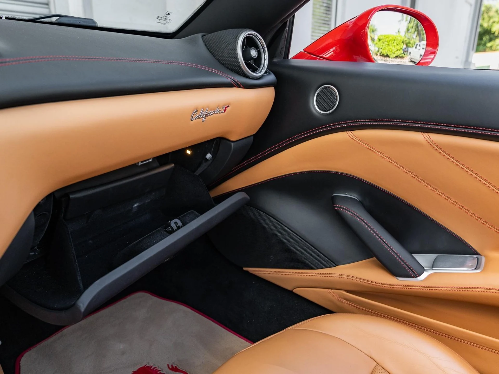 mph049_3182445760_Used_2015_Ferrari_California_T_1761253562_4de84c6bbf