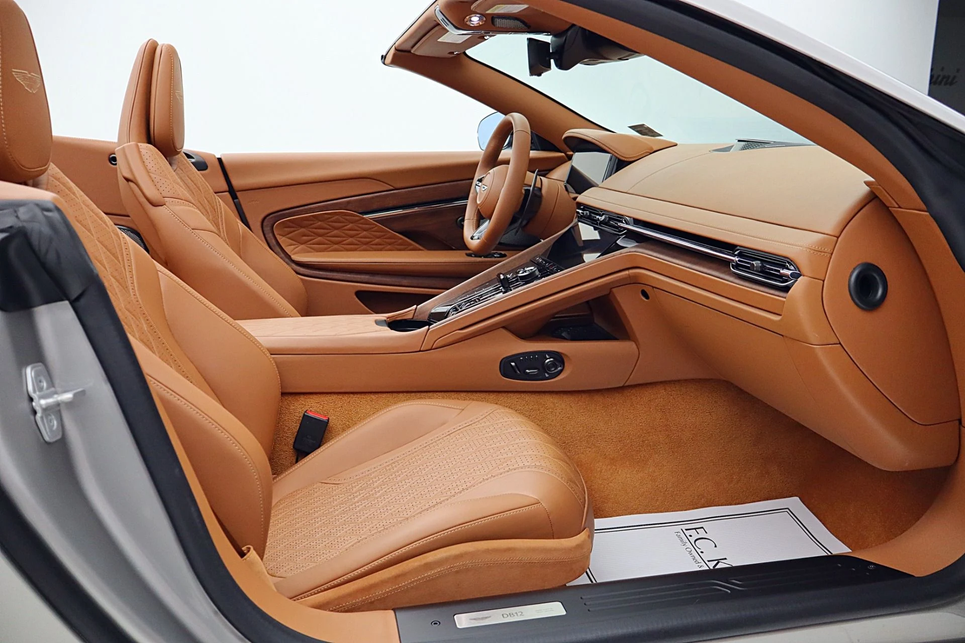 mph049_3199053161_Used_2024_Aston_Martin_DB_12_Volante_421d528f74