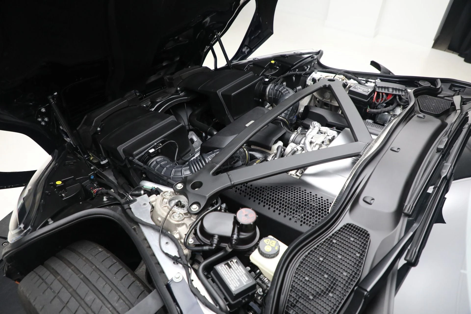 mph049_3226310600_Used_2022_Aston_Martin_DB_11_Volante_c31d05868c