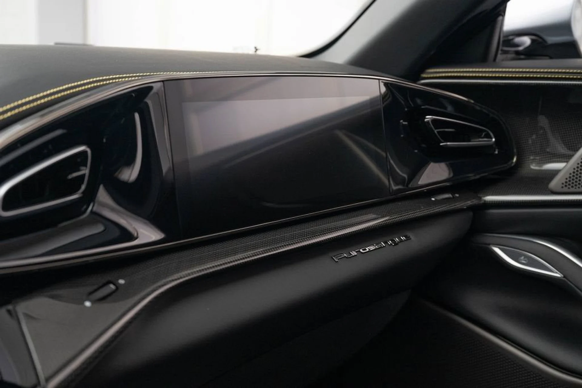 mph049_326619801_1c0e5abdbddd4c7884747f3b8537b730_e358c2859e