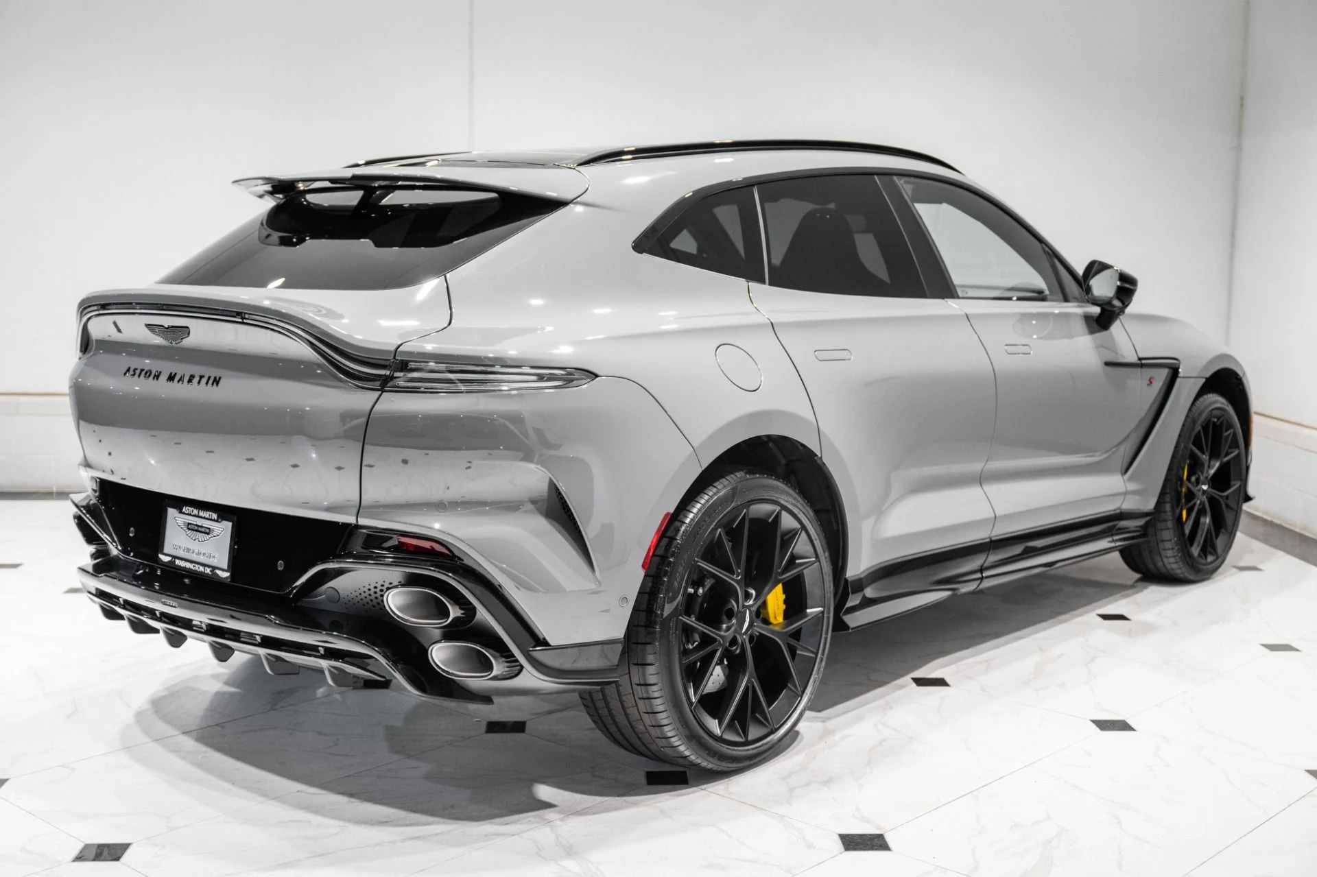 mph049_3268580427_New_2026_Aston_Martin_DBX_S_1778681702_a40efcd325