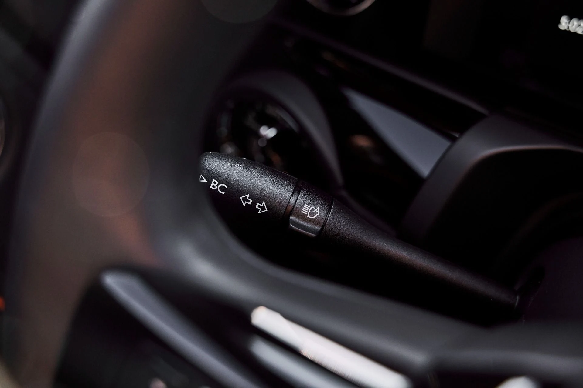 mph049_3268634757_Used_2025_Rolls_Royce_Spectre_Base_1775246558_63f38310d1