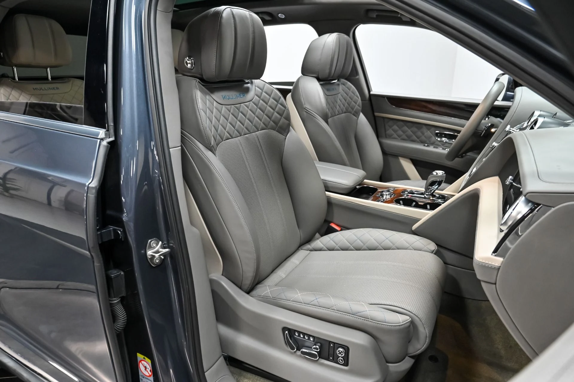 mph049_3278714846_Used_2018_Bentley_Bentayga_Mulliner_1757711699_b372c66e03