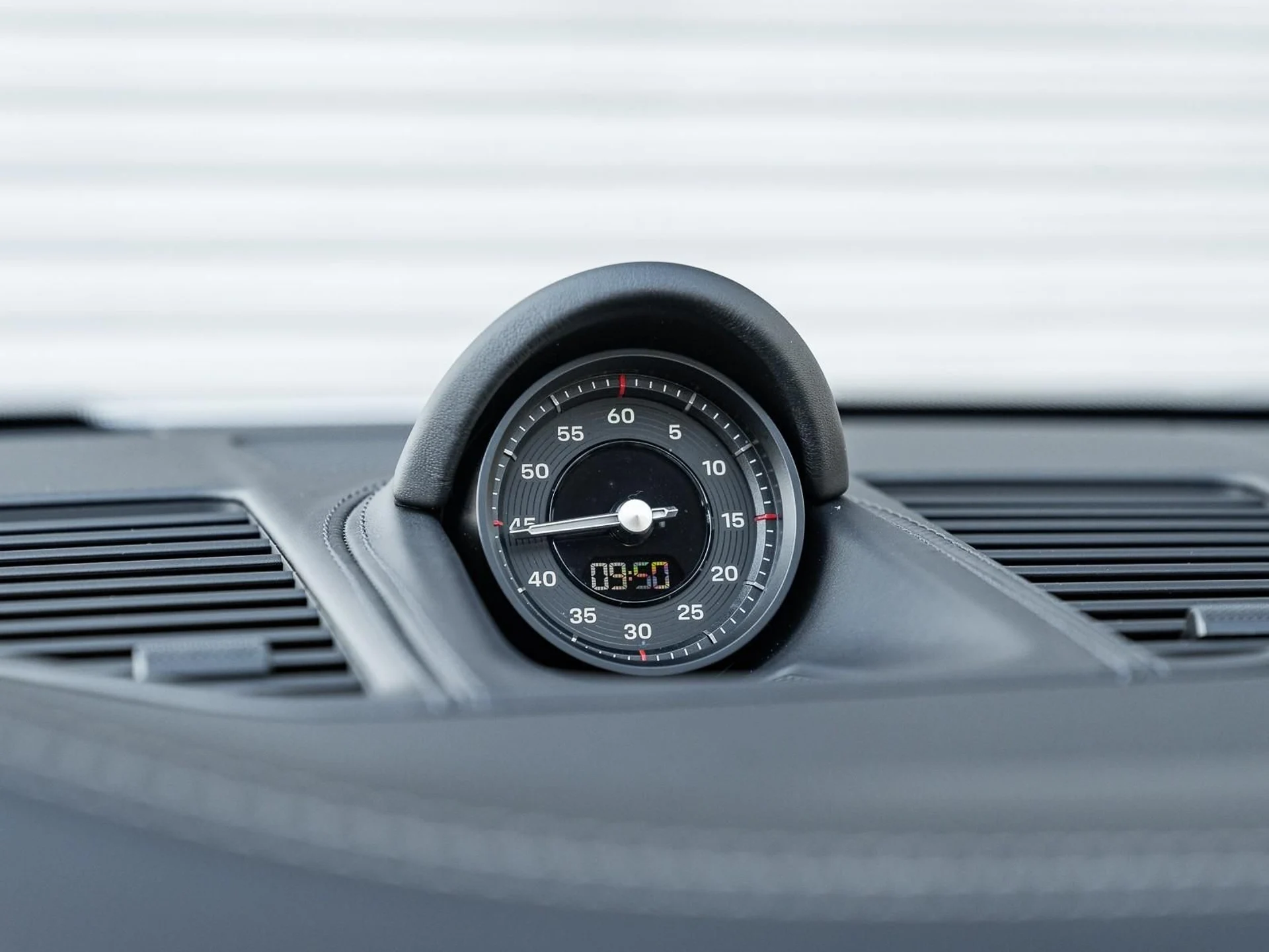 mph049_3329516323_Used_2025_Porsche_911_Turbo_1762268538_465a0165ab