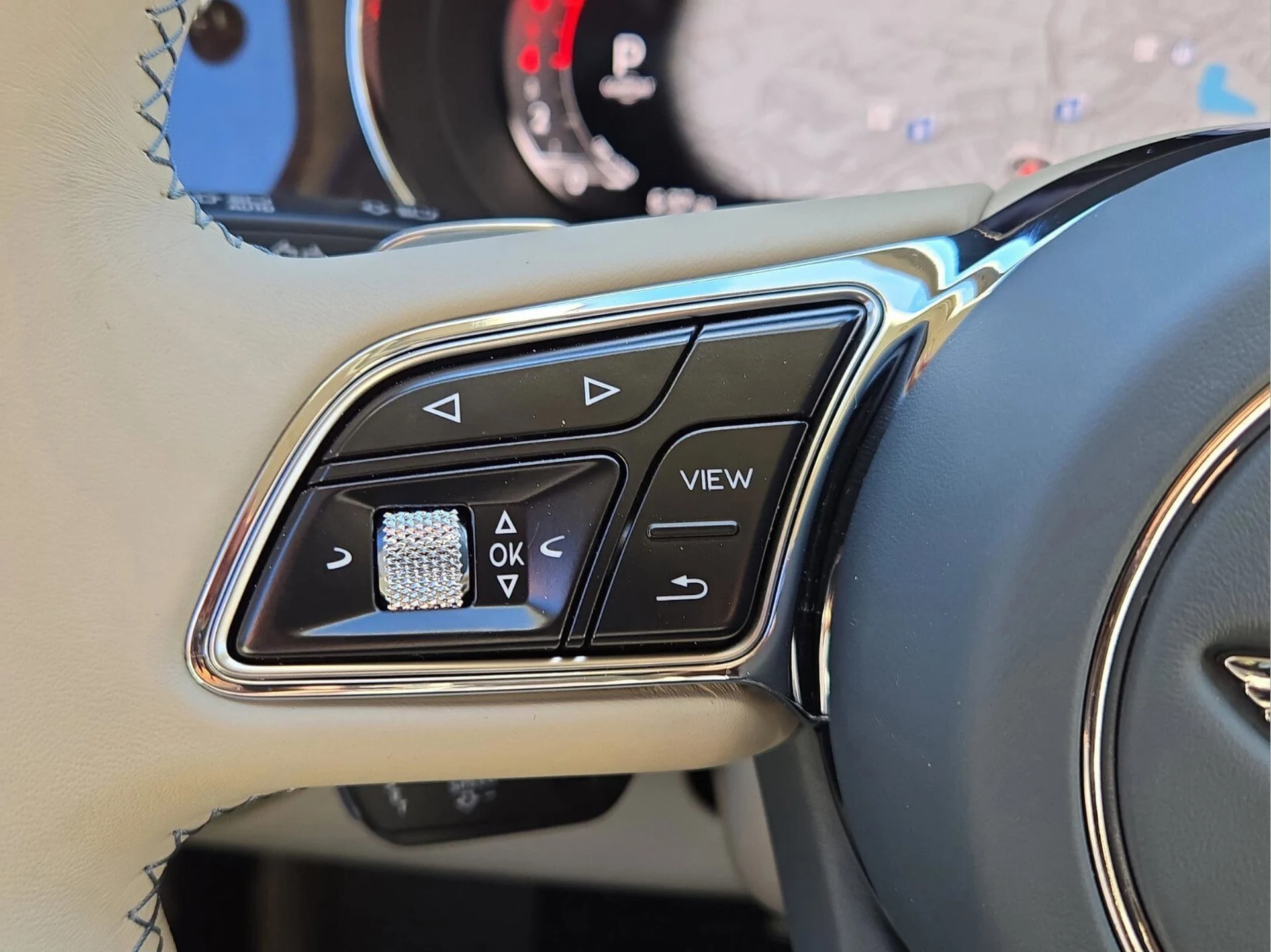 mph049_3331292228_fb848b8eeecb91f736d8c4845d483193x_093a7f9374