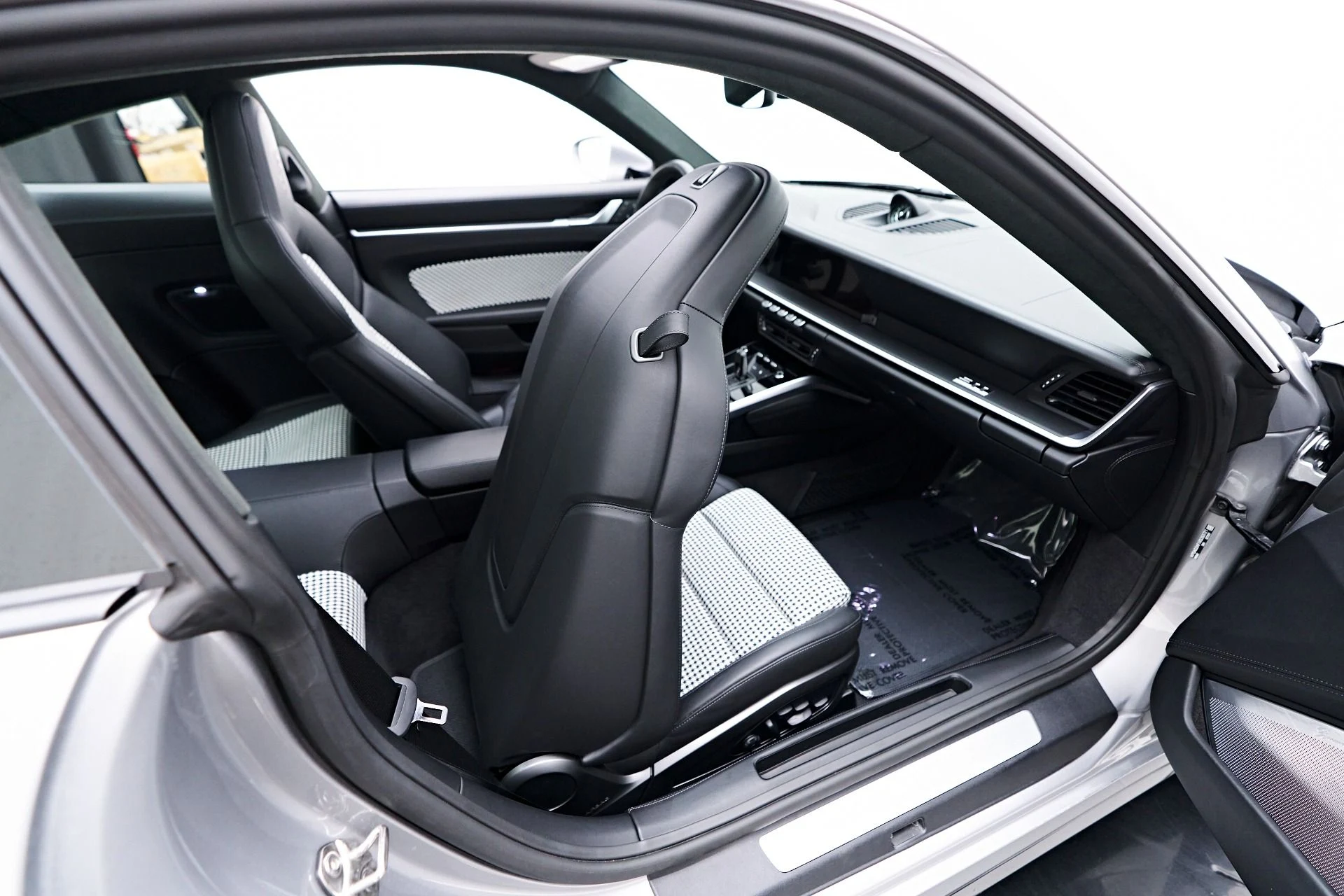 mph049_3368609793_Used_2024_Porsche_911_Turbo_S_1754417049_d73e5b768a