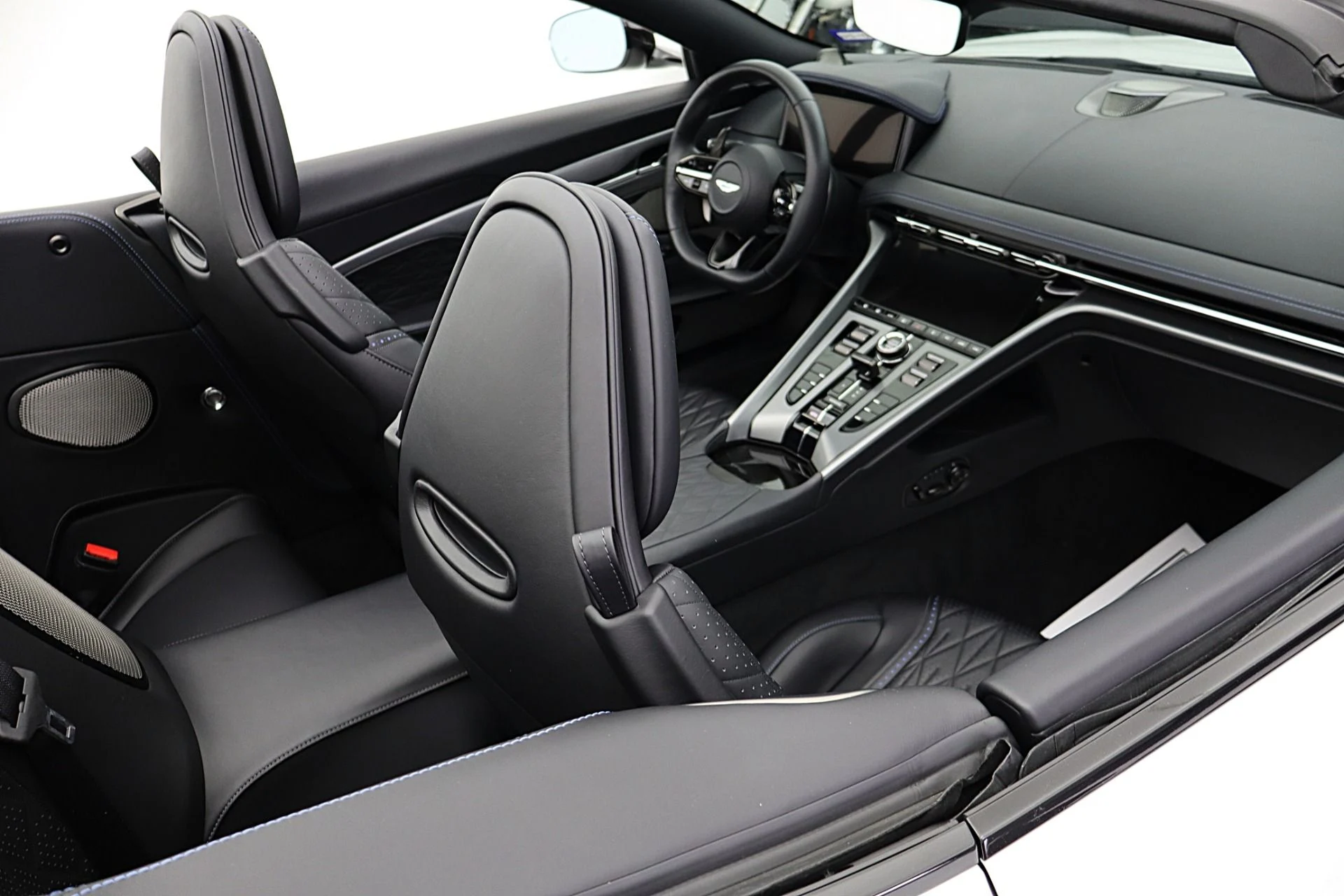 mph049_3372530901_Used_2024_Aston_Martin_DB_12_Volante_8a2bf7ee46