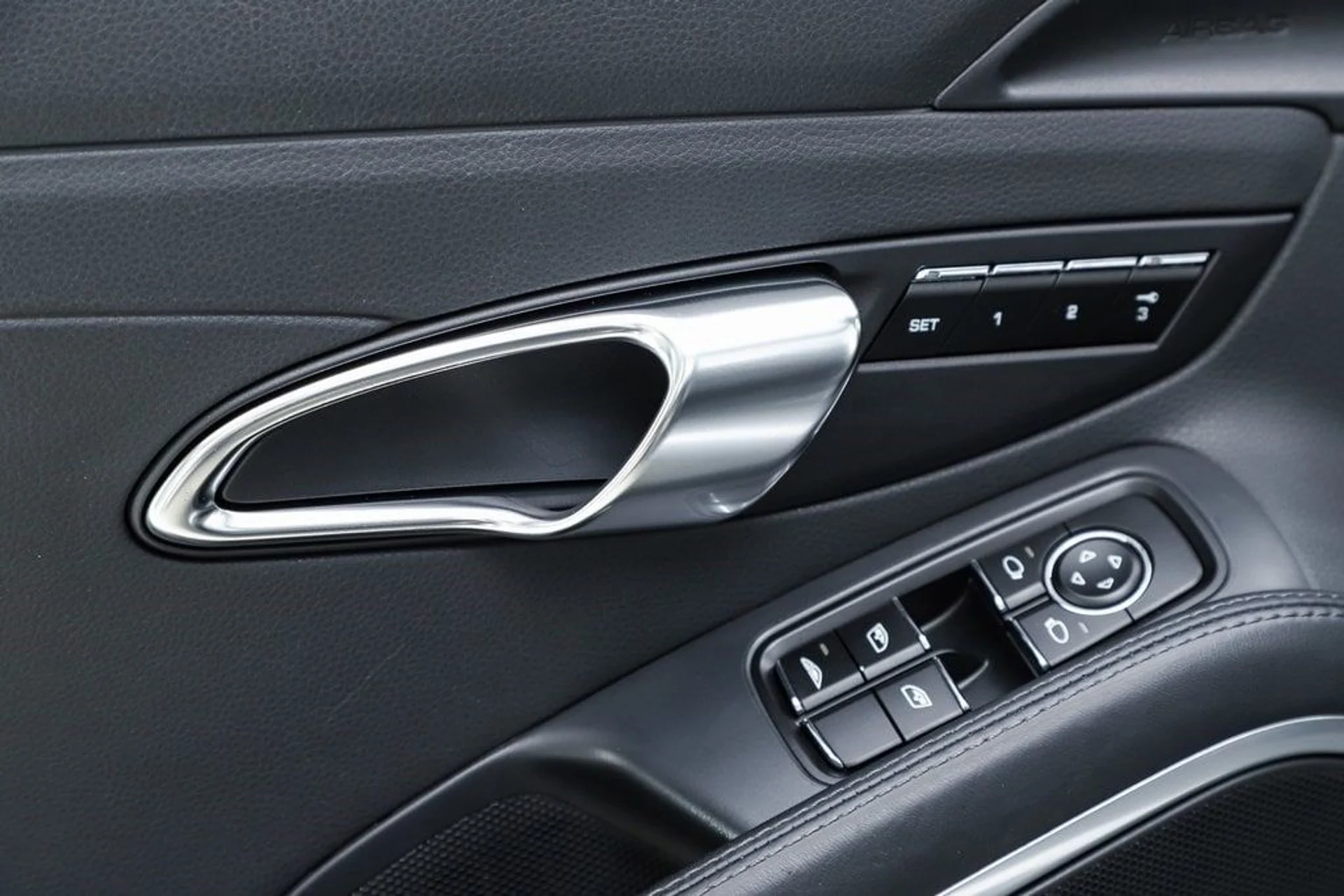 mph049_3379678663_2b9d814965f5074ec653737808c52e50x_24fb2c3f54