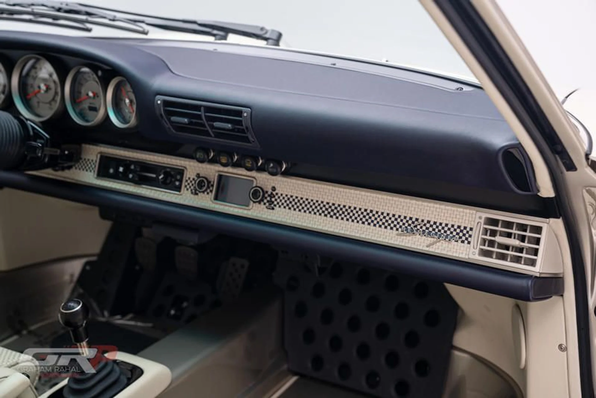 mph049_3380948012_CA_159245_74_D4_487_C_8482_88_A101_F25_B71_13514ca18e