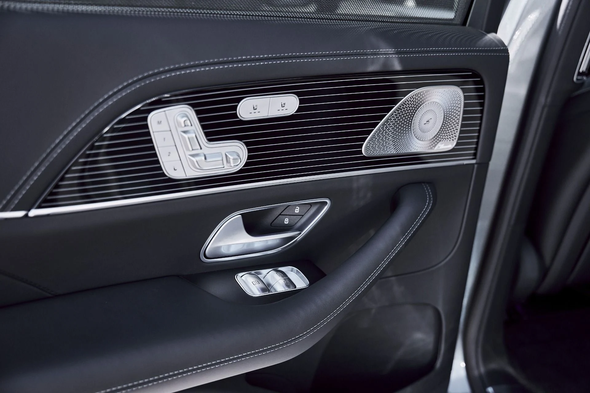 mph049_340203650_Used_2026_Mercedes_Benz_GLS_Maybach_GLS_600_1776125328_b7a094a82b