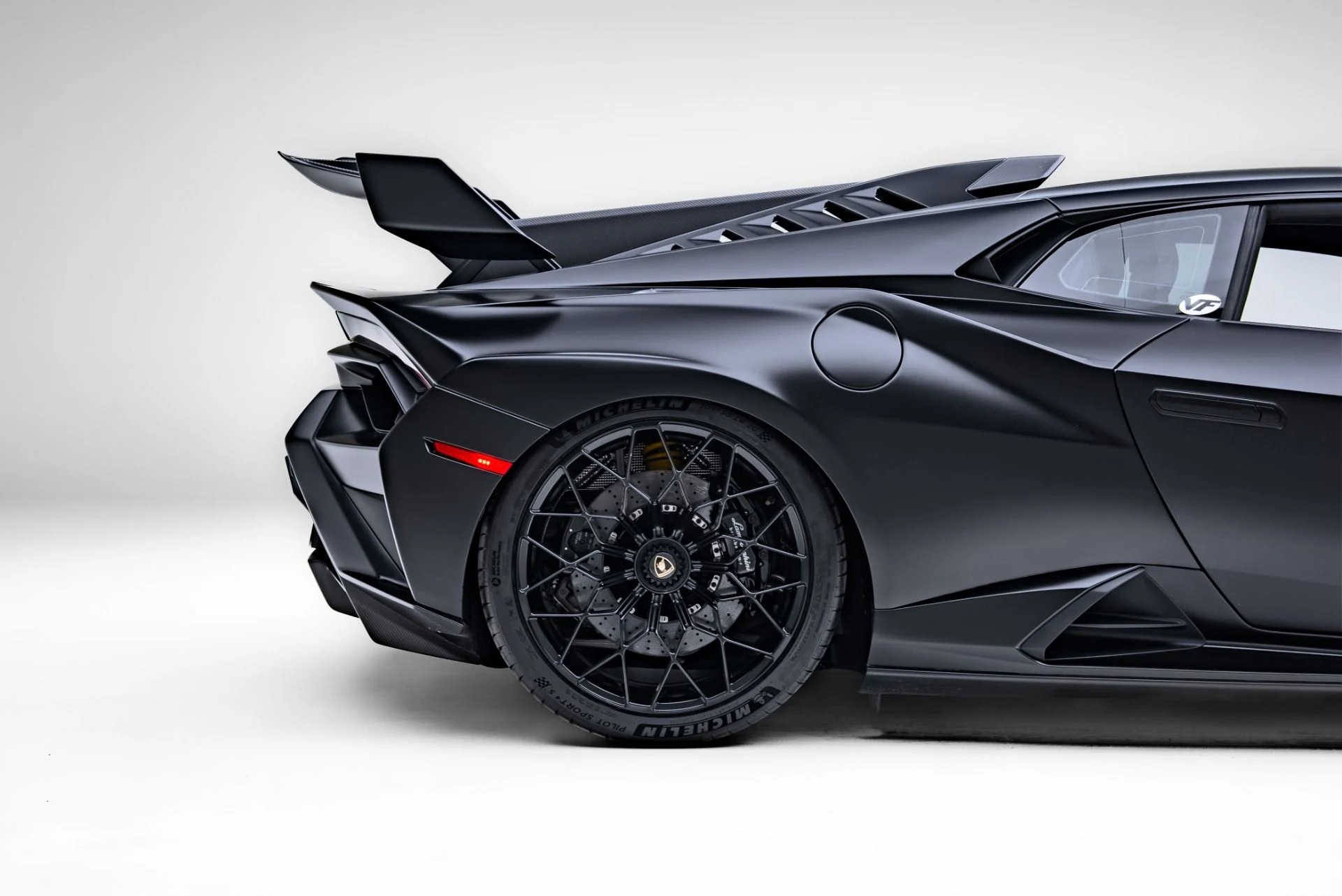 mph049_3417627285_Used_2022_Lamborghini_Huracan_STO_1771969691_4405203607