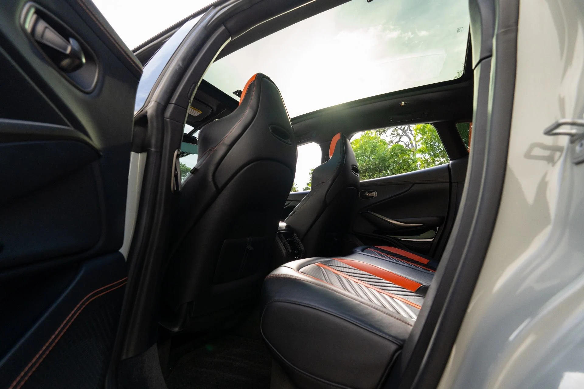 mph049_3432396695_Used_2023_Aston_Martin_DBX_707_1756441558_af8fa32c28