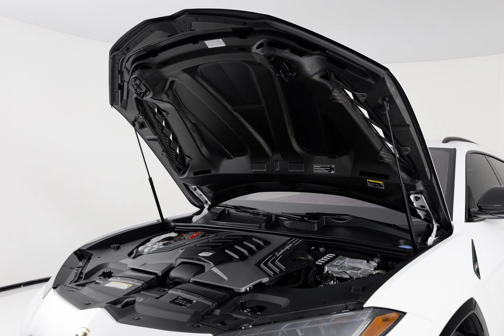 mph049_3433490592_Used_2024_Lamborghini_Urus_S_1765302062_398192ceef