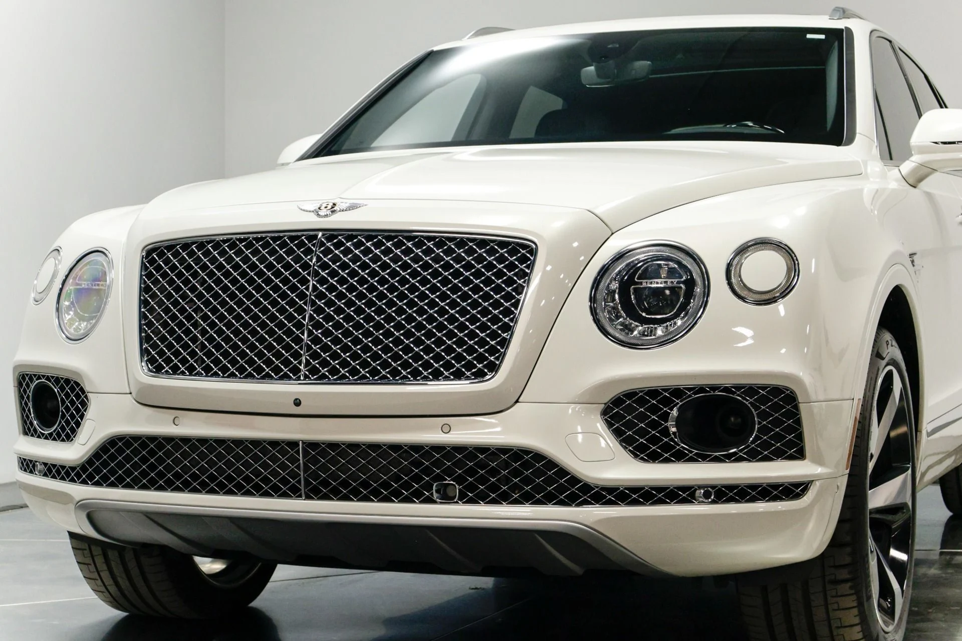 mph049_3456156456_Used_2020_Bentley_Bentayga_V8_1760480790_7b9eb9930c