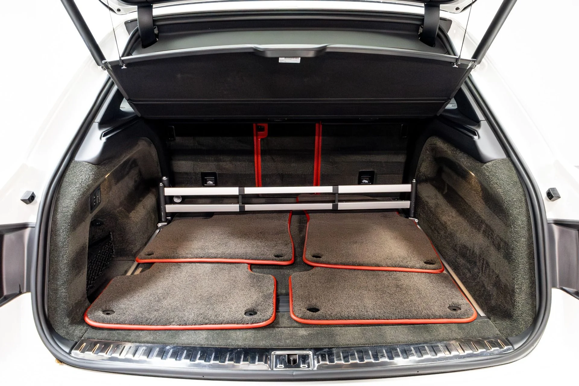 mph049_3464098403_Used_2020_Bentley_Bentayga_V8_1774292202_155e70a22f