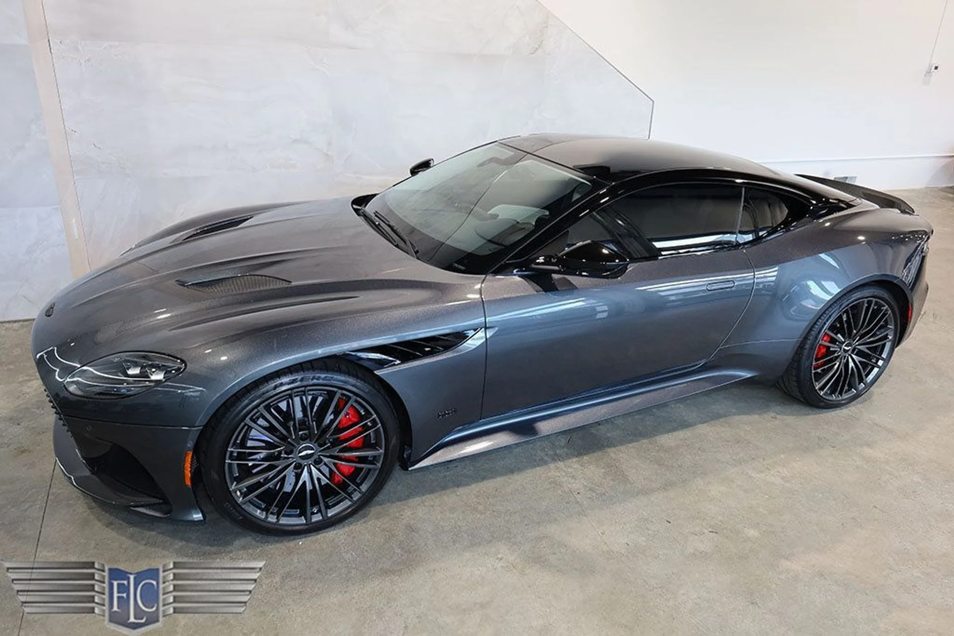 mph049_3505953207_used_2022_aston_martin_dbs_superleggeracoupe_9689_22952406_50_1024_ab99e69a71
