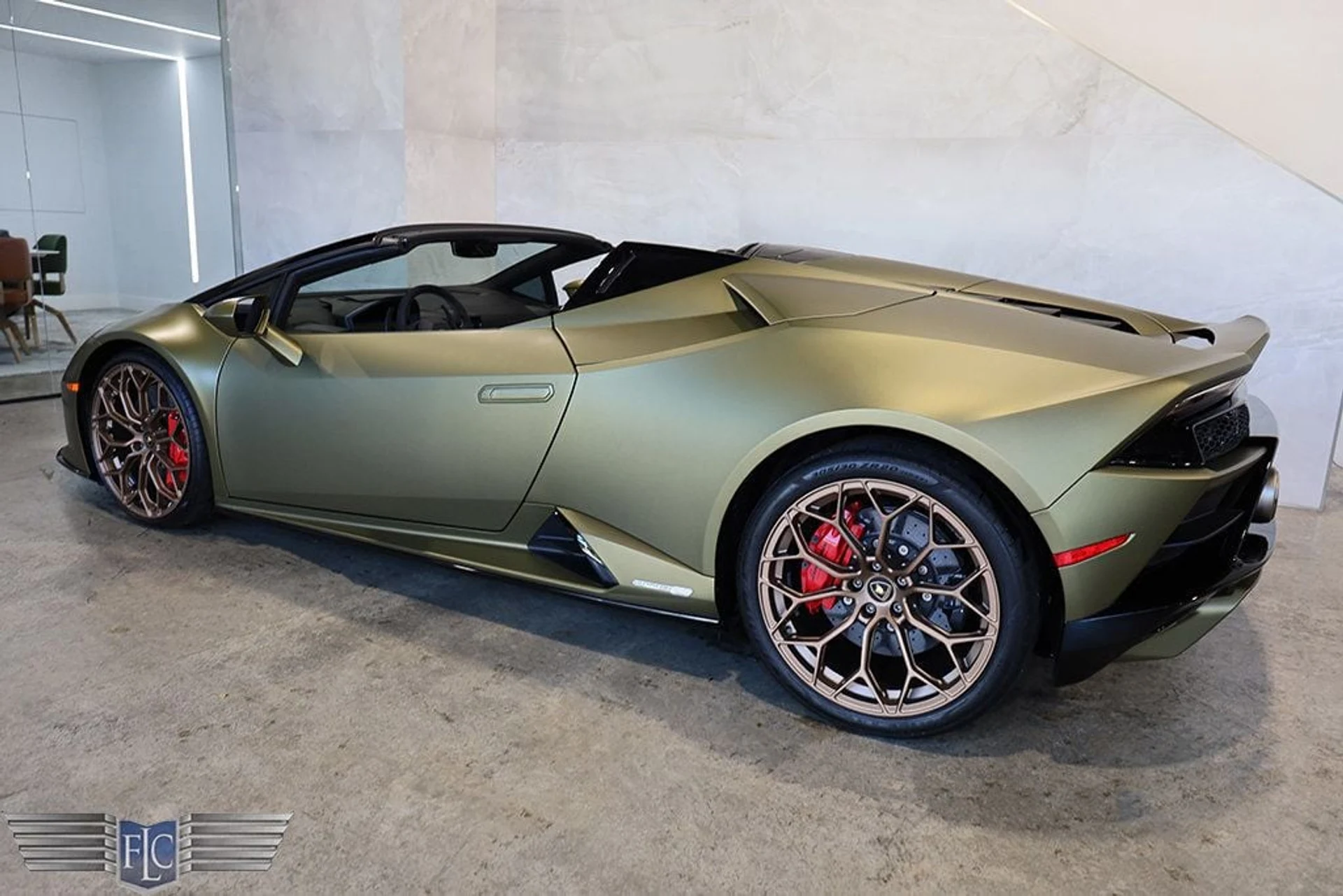 mph049_351124468_used_2022_lamborghini_huracan_evo_spyderrwd_9689_22989823_50_1024_4a76703b9b