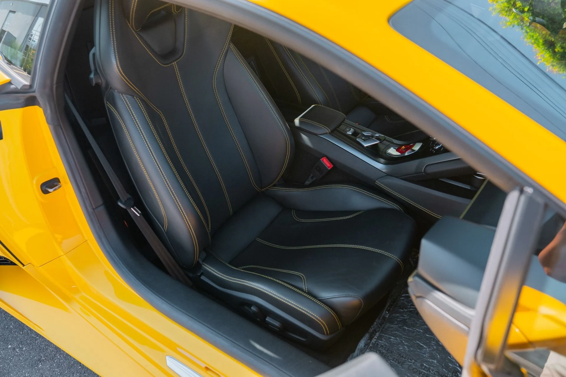 mph049_3511629496_Used_2018_Lamborghini_Huracan_LP_580_2_1762289033_bcbf90c14a