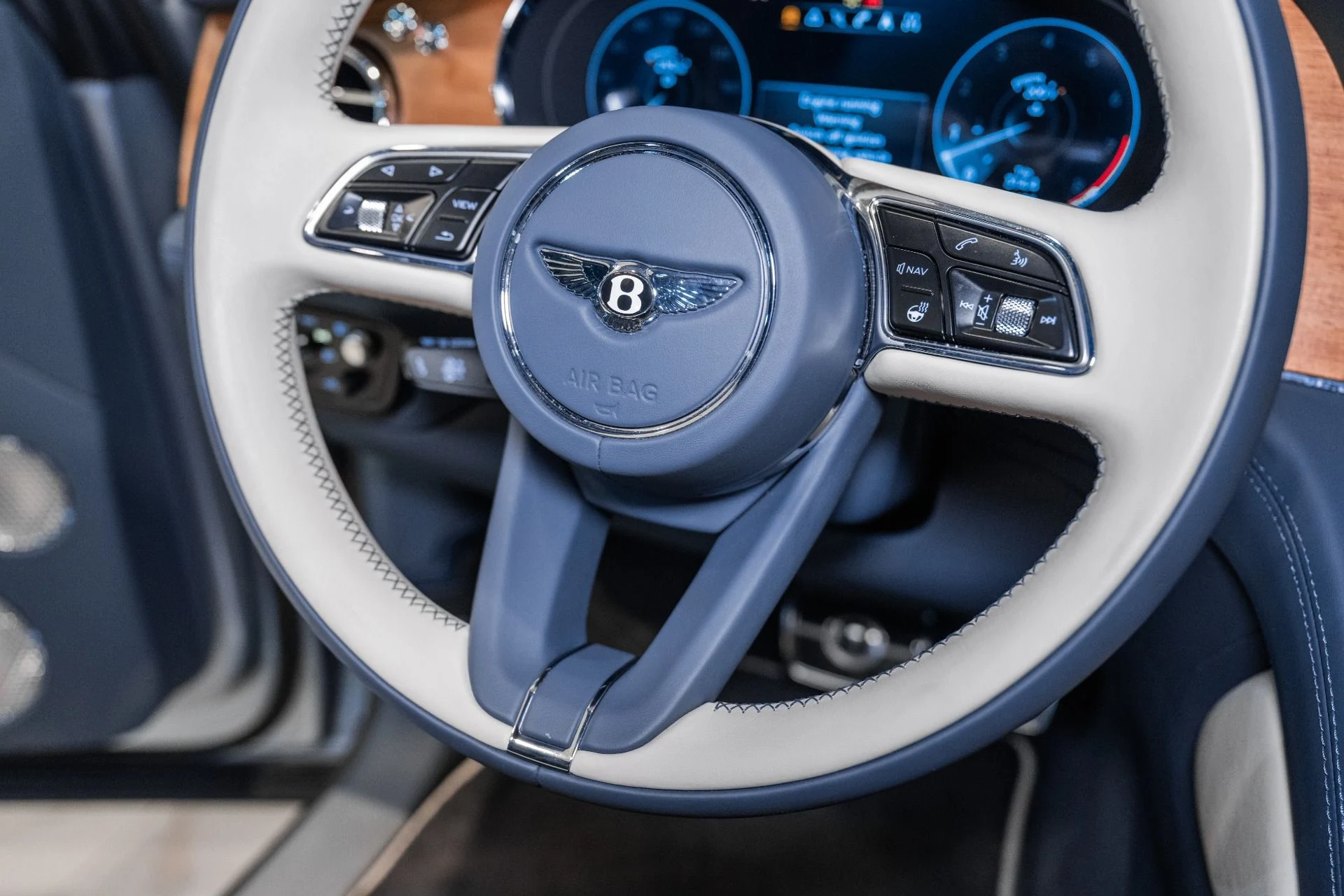 mph049_3573658778_Used_2023_Bentley_Bentayga_V8_1773161600_2744de0c8a