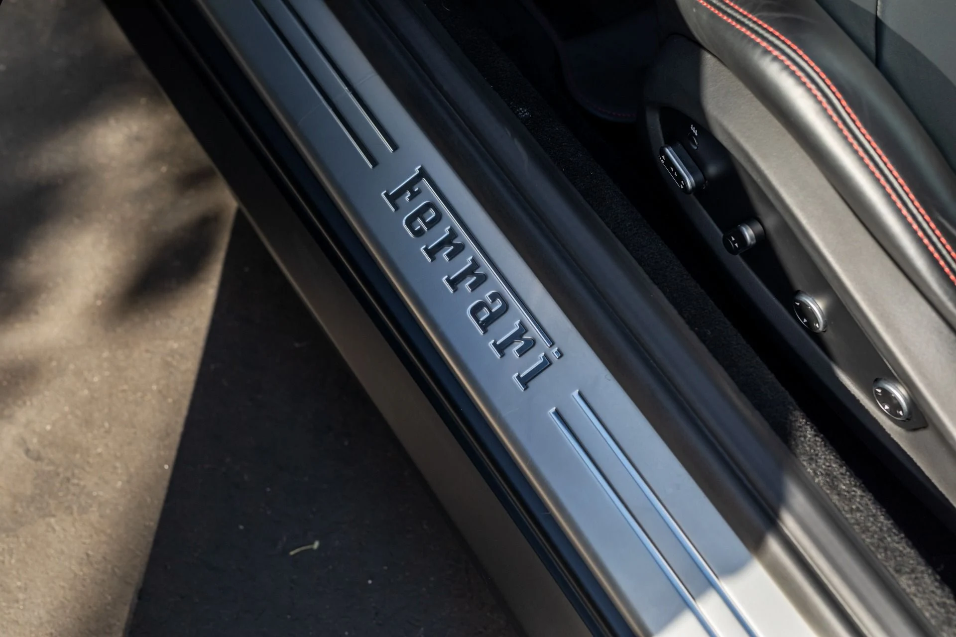mph049_3577764415_Used_2018_Ferrari_GTC_4_Lusso_T_1701305223_f6f0ac2207