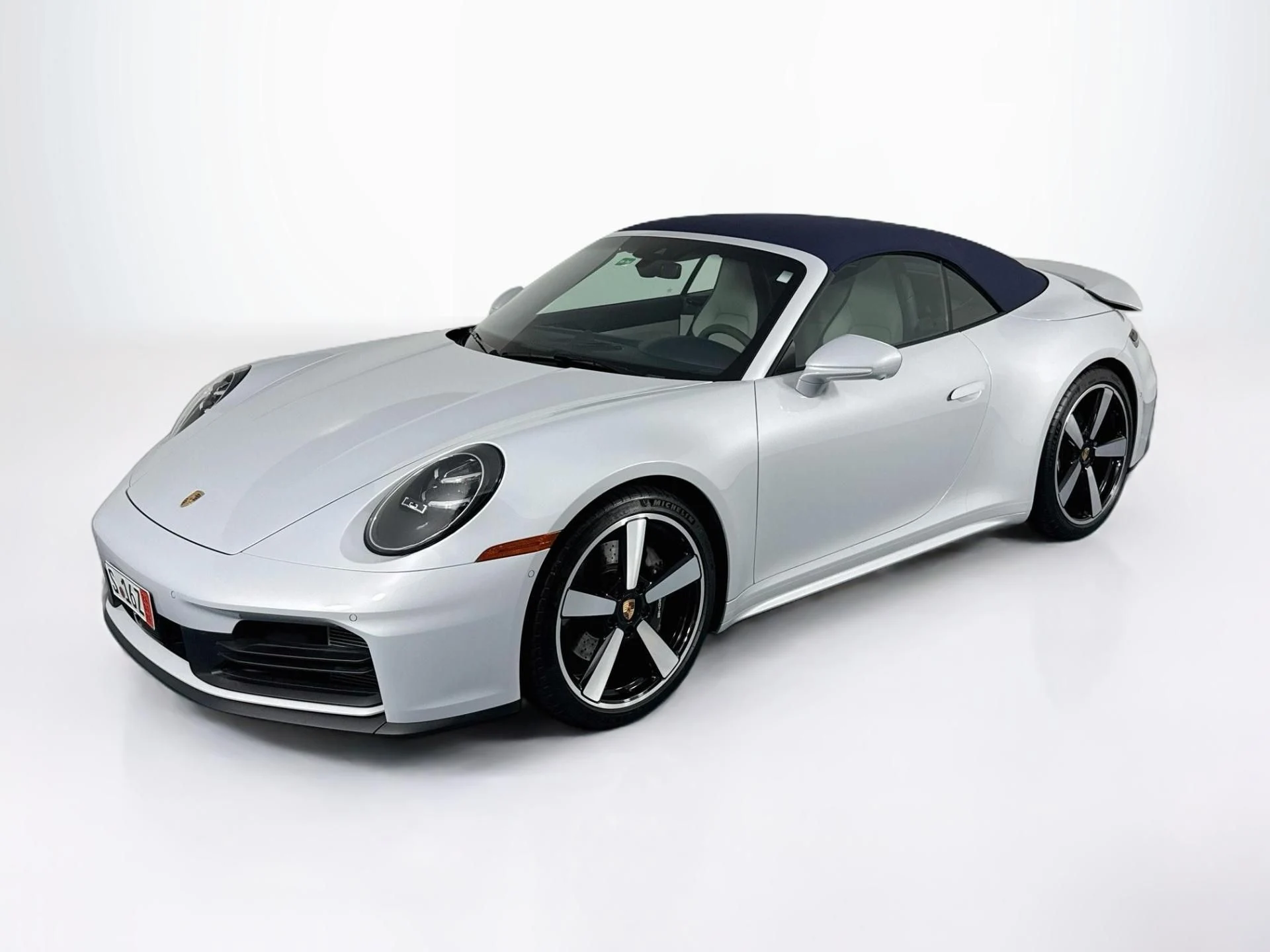 mph049_3604772398_Used_2025_Porsche_911_Carrera_1792182409_4f9c86ea7a