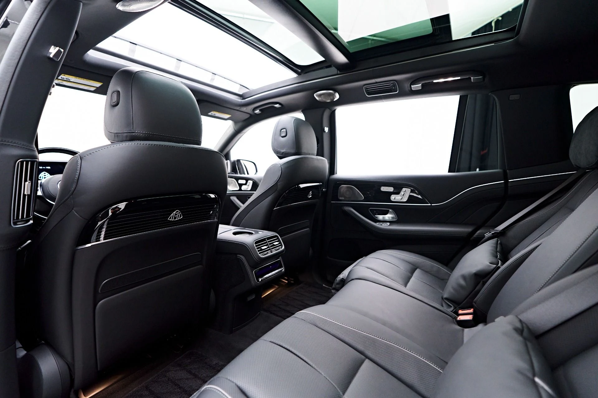 mph049_3609498442_Used_2023_Mercedes_Benz_GLS_Maybach_GLS_600_1762799282_7f66eaf59c