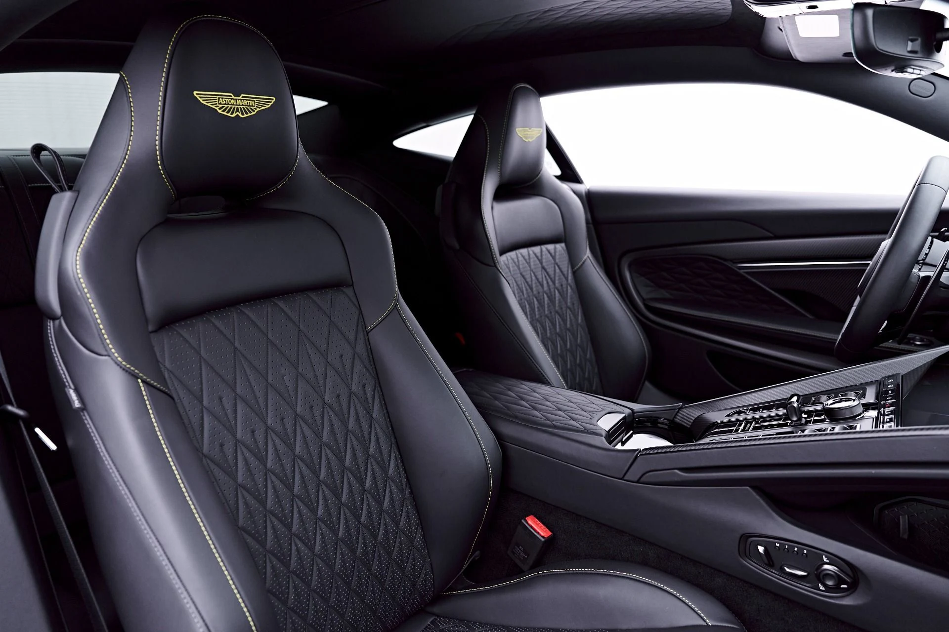 mph049_3614732228_Used_2024_Aston_Martin_DB_12_1781813841_247f459246