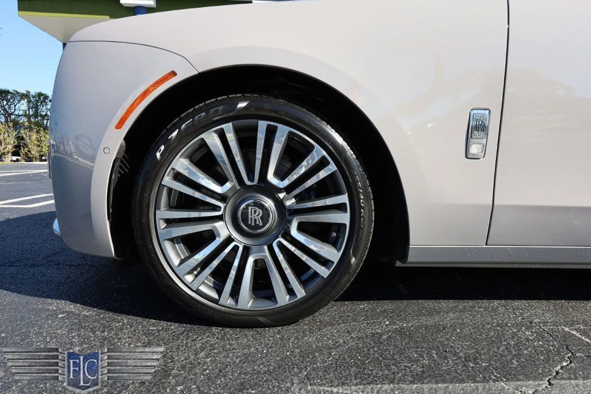 mph049_3629269335_used_2021_rolls_royce_ghost_sedan_6305_22950385_50_1024_3d2c866dda