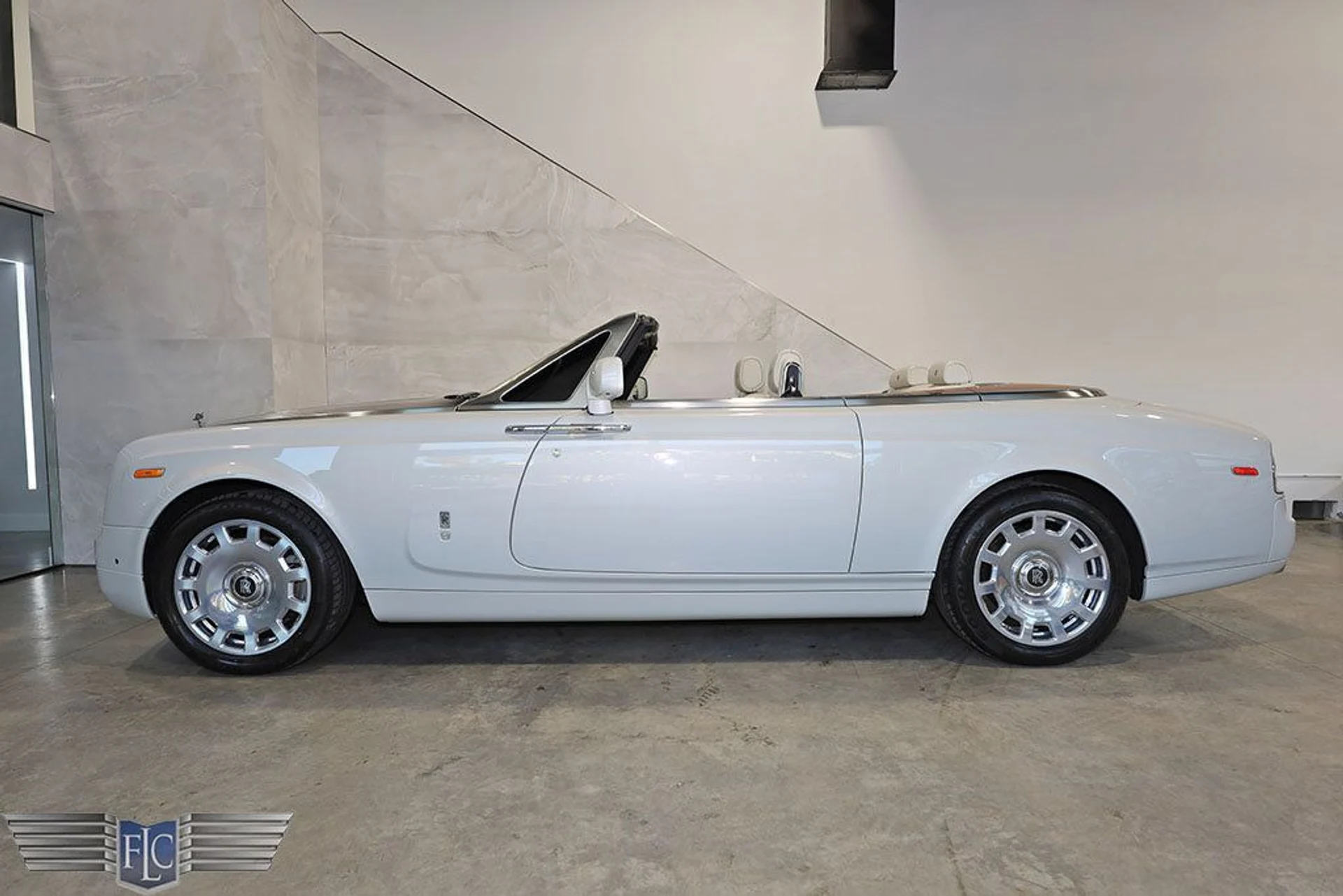 mph049_363936895_used_2013_rolls_royce_phantom_drophead_coupe_9689_22223521_50_1024_7b3c506031