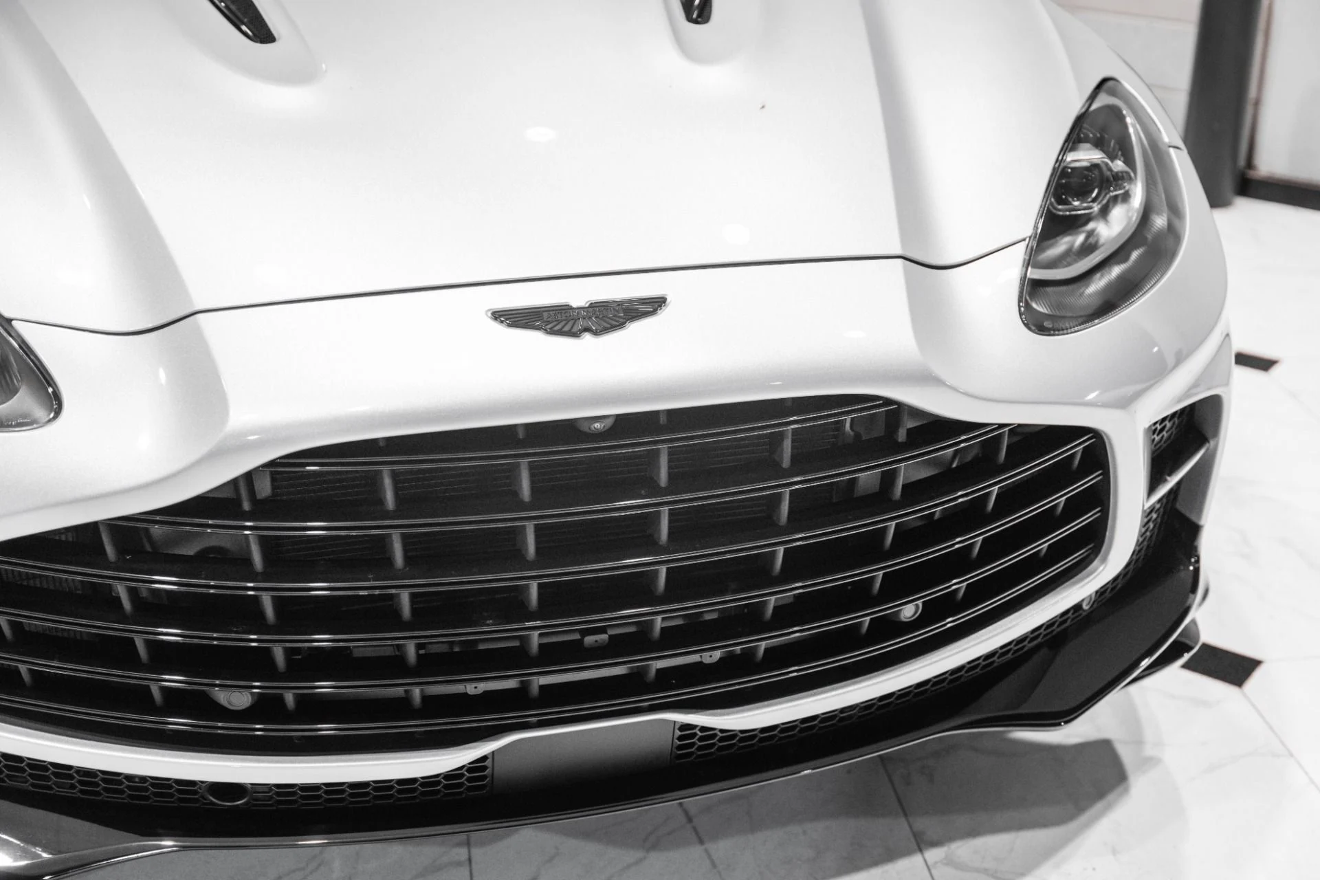 mph049_3641337047_New_2026_Aston_Martin_DBX_707_1780937763_74702b0825