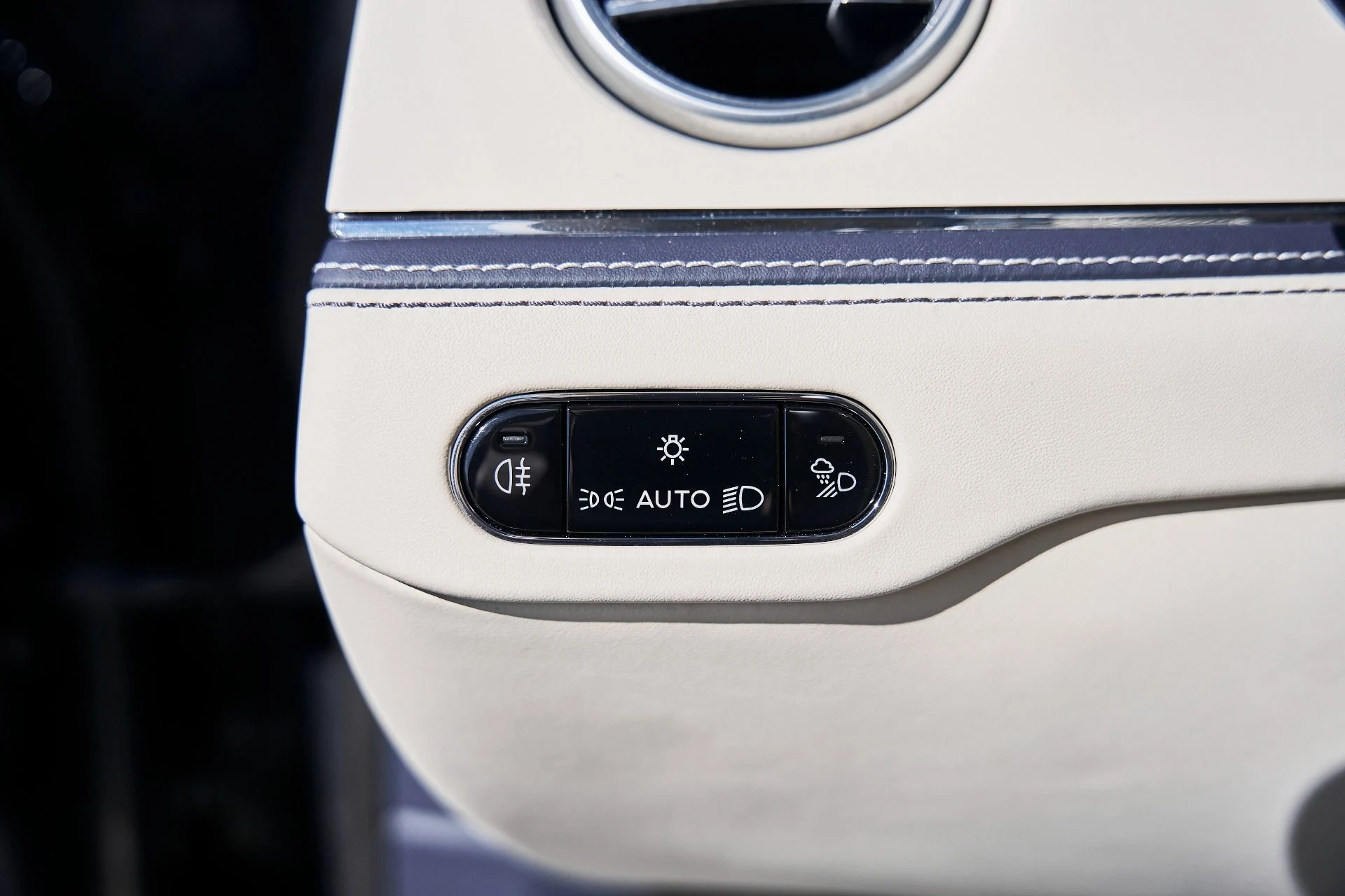 mph049_3644352100_Used_2024_Bentley_Flying_Spur_Mulliner_V8_1773796270_36ebe07498