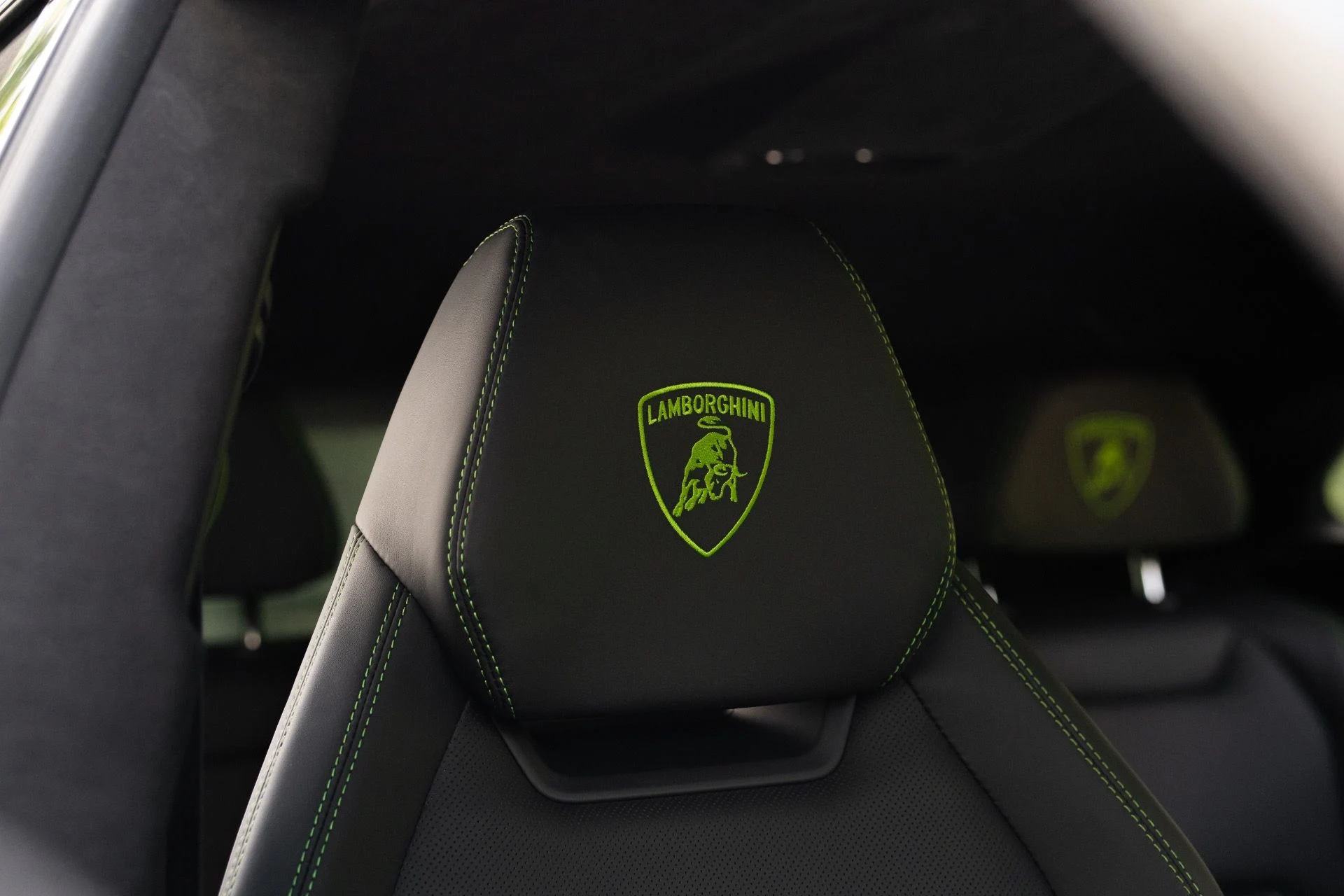 mph049_3676173397_Used_2023_Lamborghini_Urus_S_1758835388_43846175f7